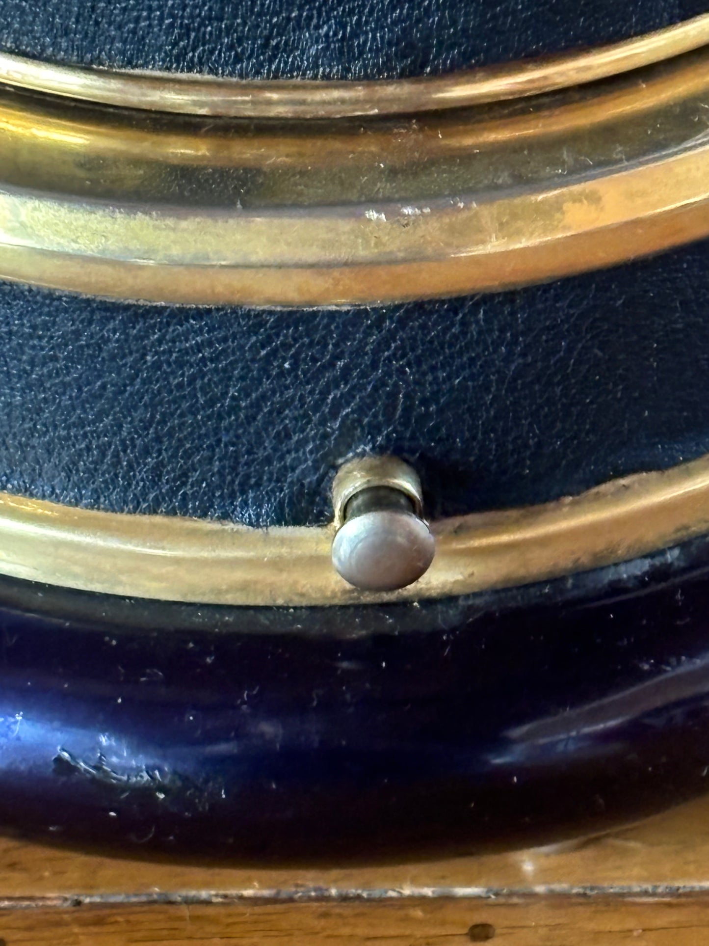 Portasigarette vintage con carillon in metallo e pelle sintetica sostituita, funzionante e restaurato