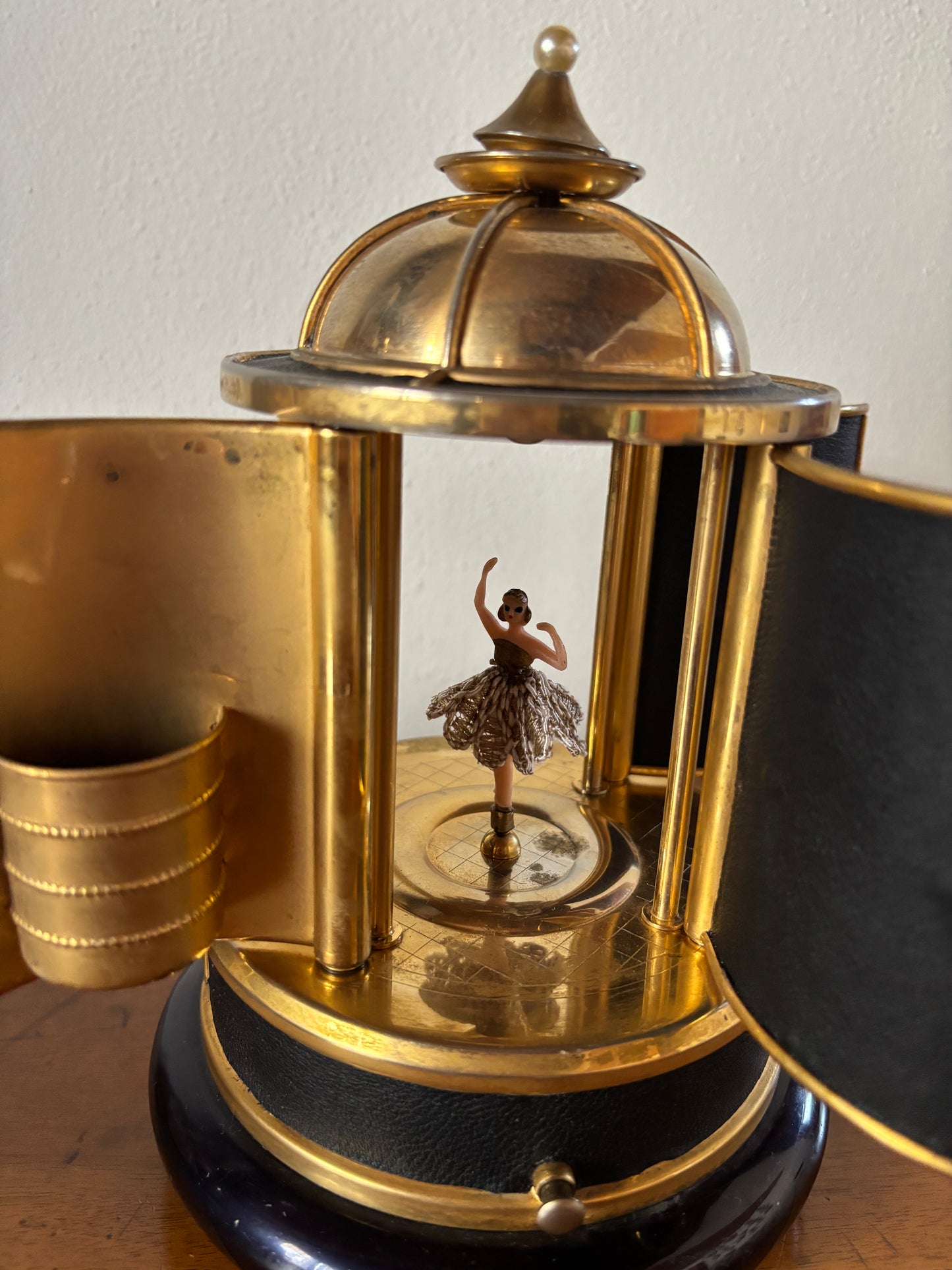 Portasigarette vintage con carillon in metallo e pelle sintetica sostituita, funzionante e restaurato