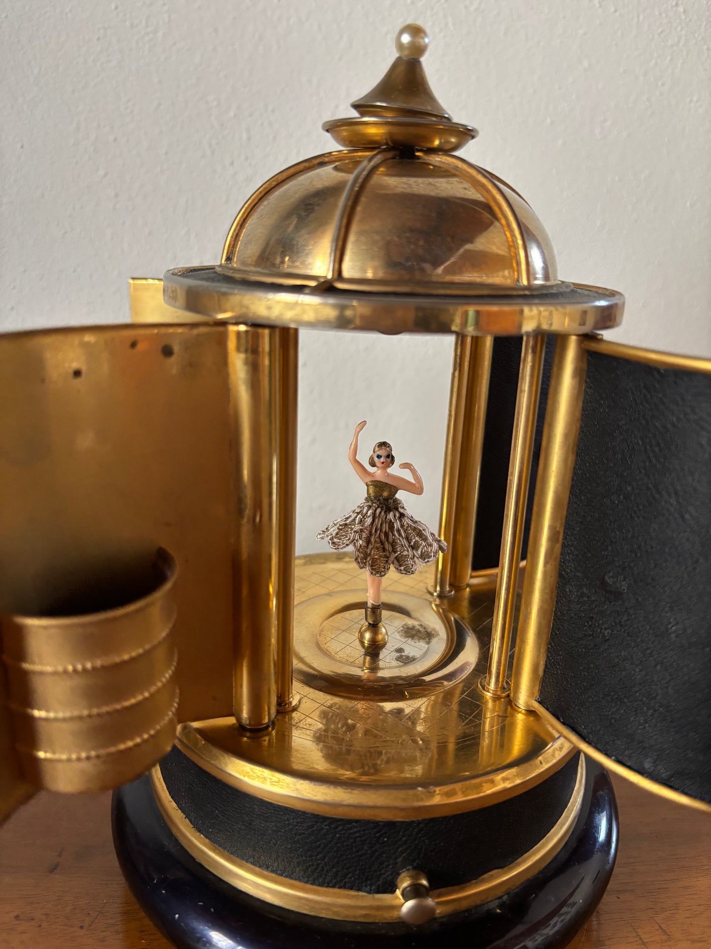 Portasigarette vintage con carillon in metallo e pelle sintetica sostituita, funzionante e restaurato