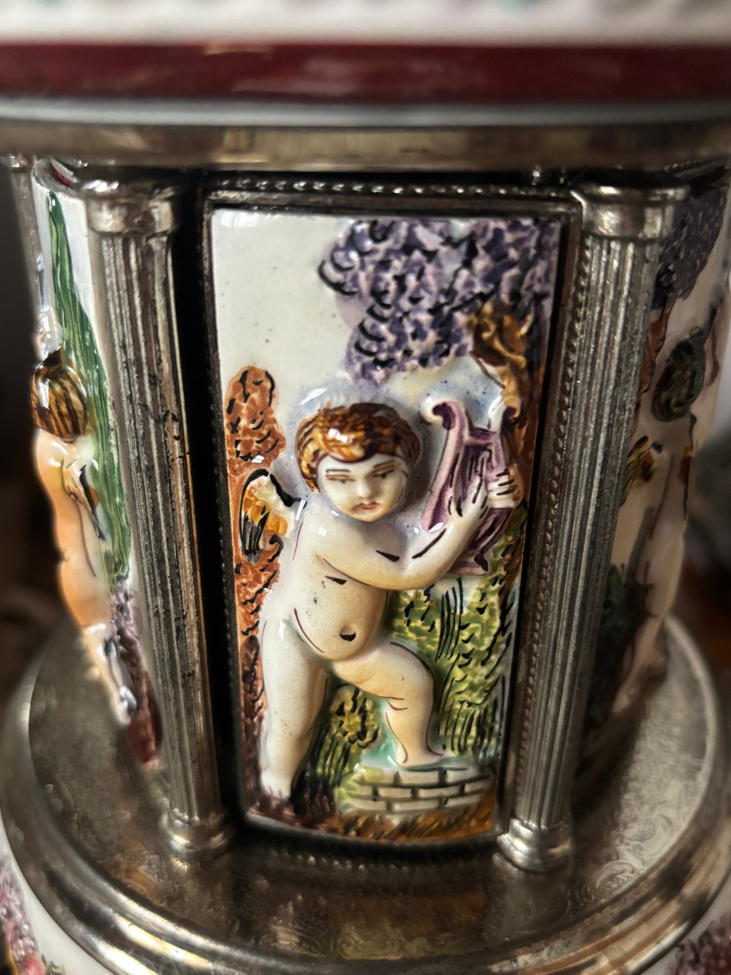 Portasigarette in ceramica stile Capodimonte, funzionante e in ottime condizioni