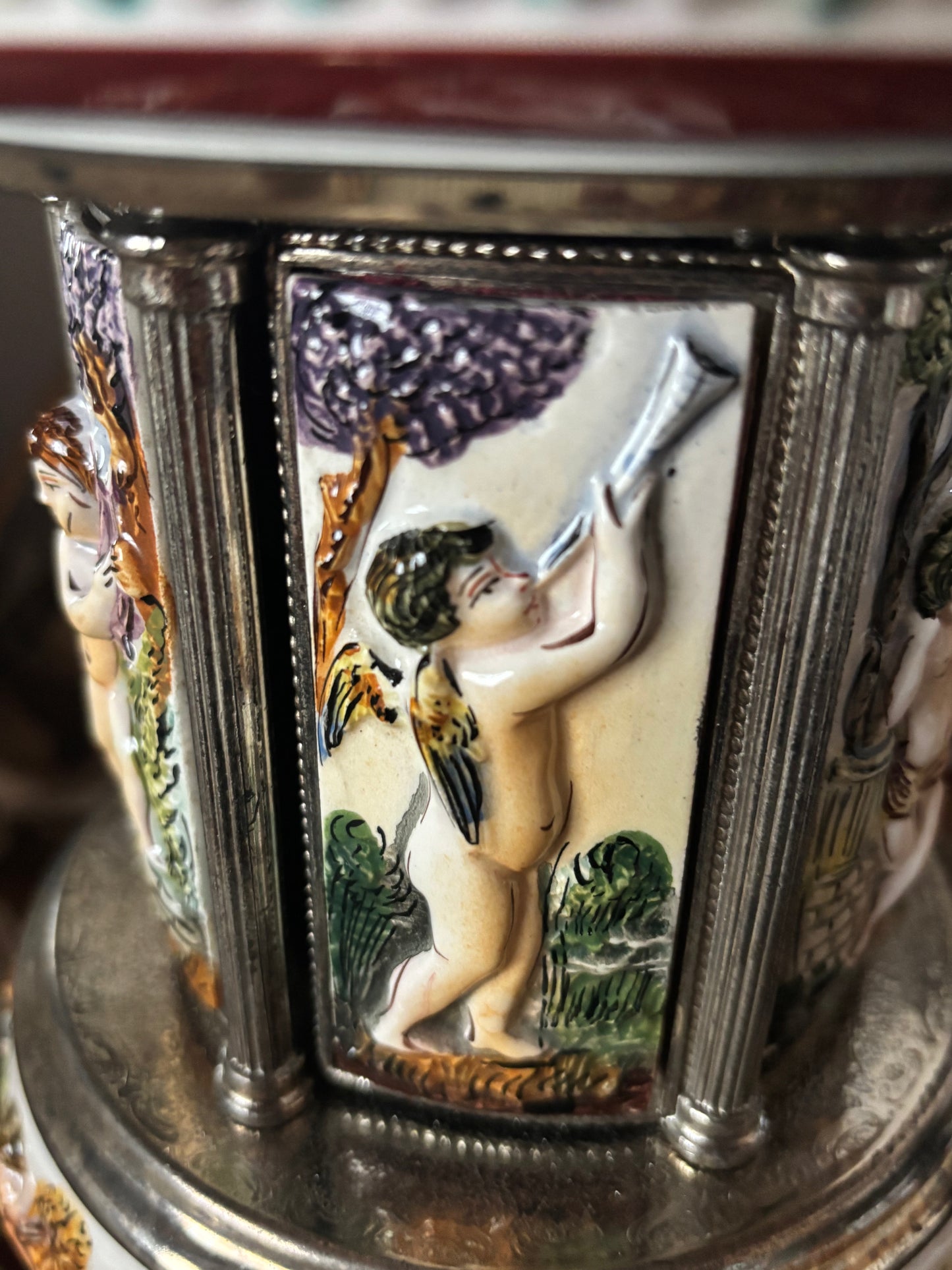 Portasigarette in ceramica stile Capodimonte, funzionante e in ottime condizioni