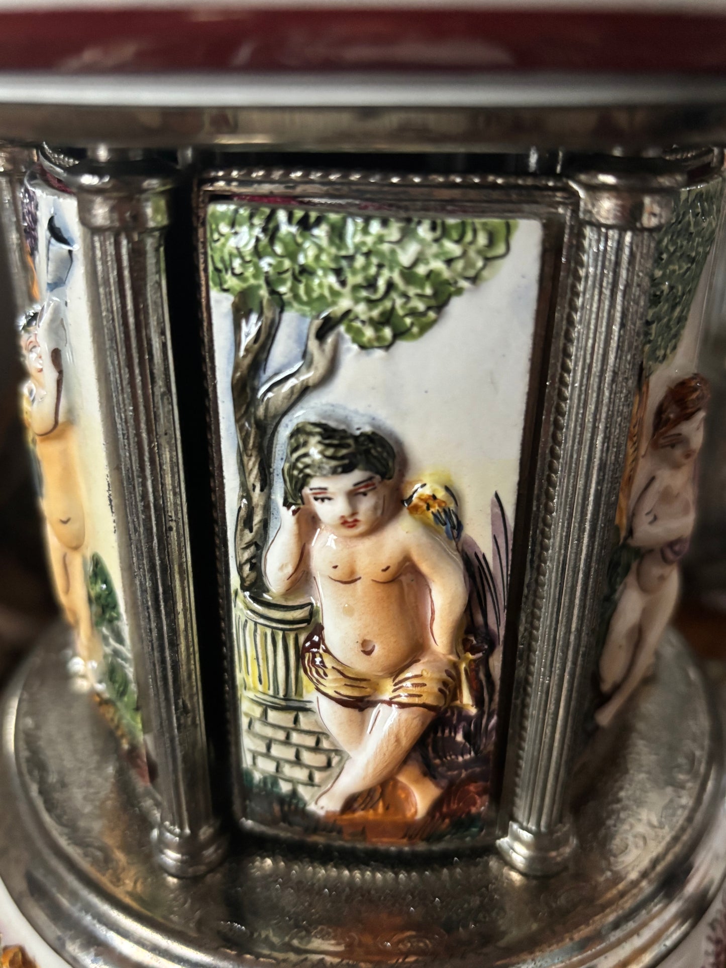 Portasigarette in ceramica stile Capodimonte, funzionante e in ottime condizioni