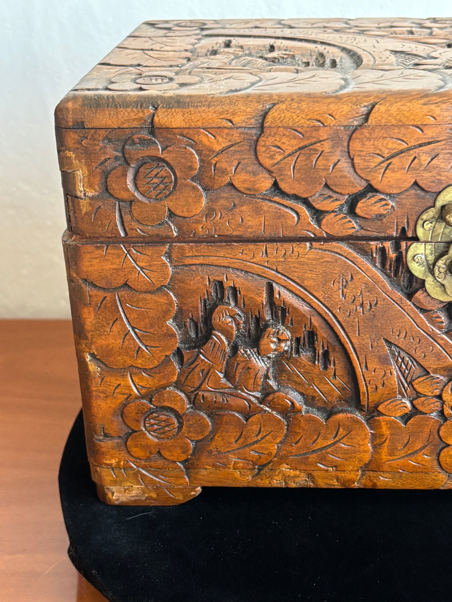 Scatola Cinese in Legno Intagliato