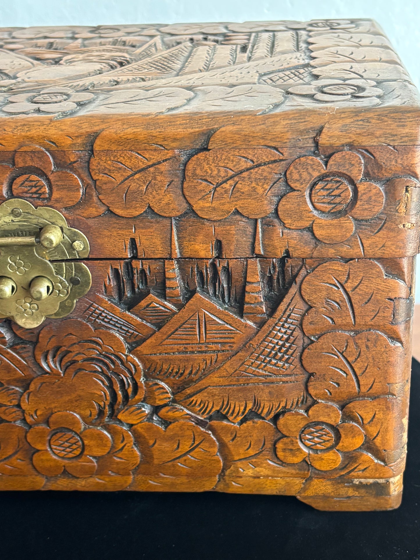 Scatola Cinese in Legno Intagliato