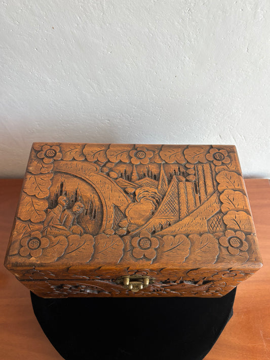 Scatola Cinese in Legno Intagliato