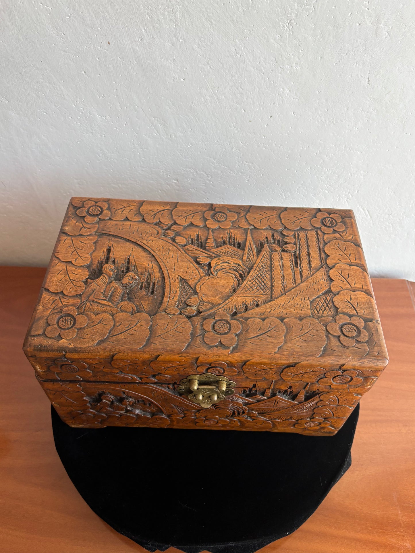 Scatola Cinese in Legno Intagliato