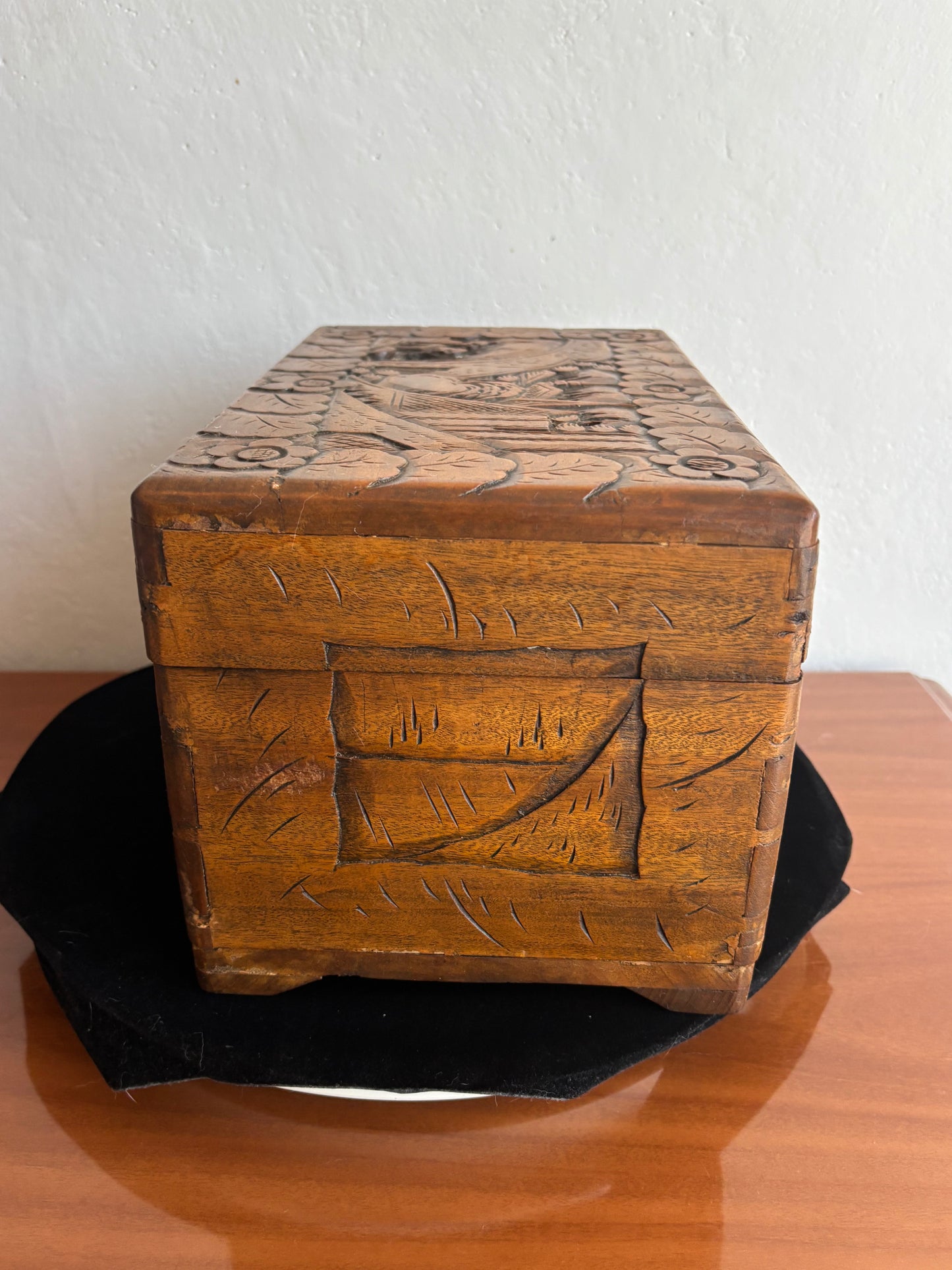 Scatola Cinese in Legno Intagliato