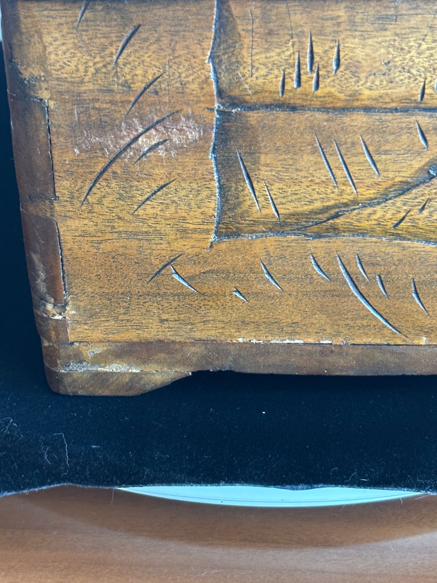 Scatola Cinese in Legno Intagliato