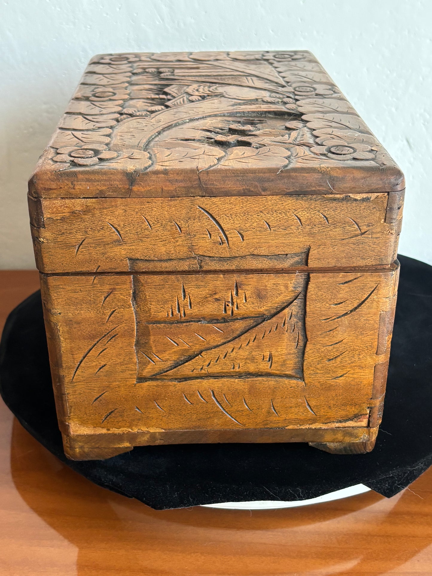 Scatola Cinese in Legno Intagliato