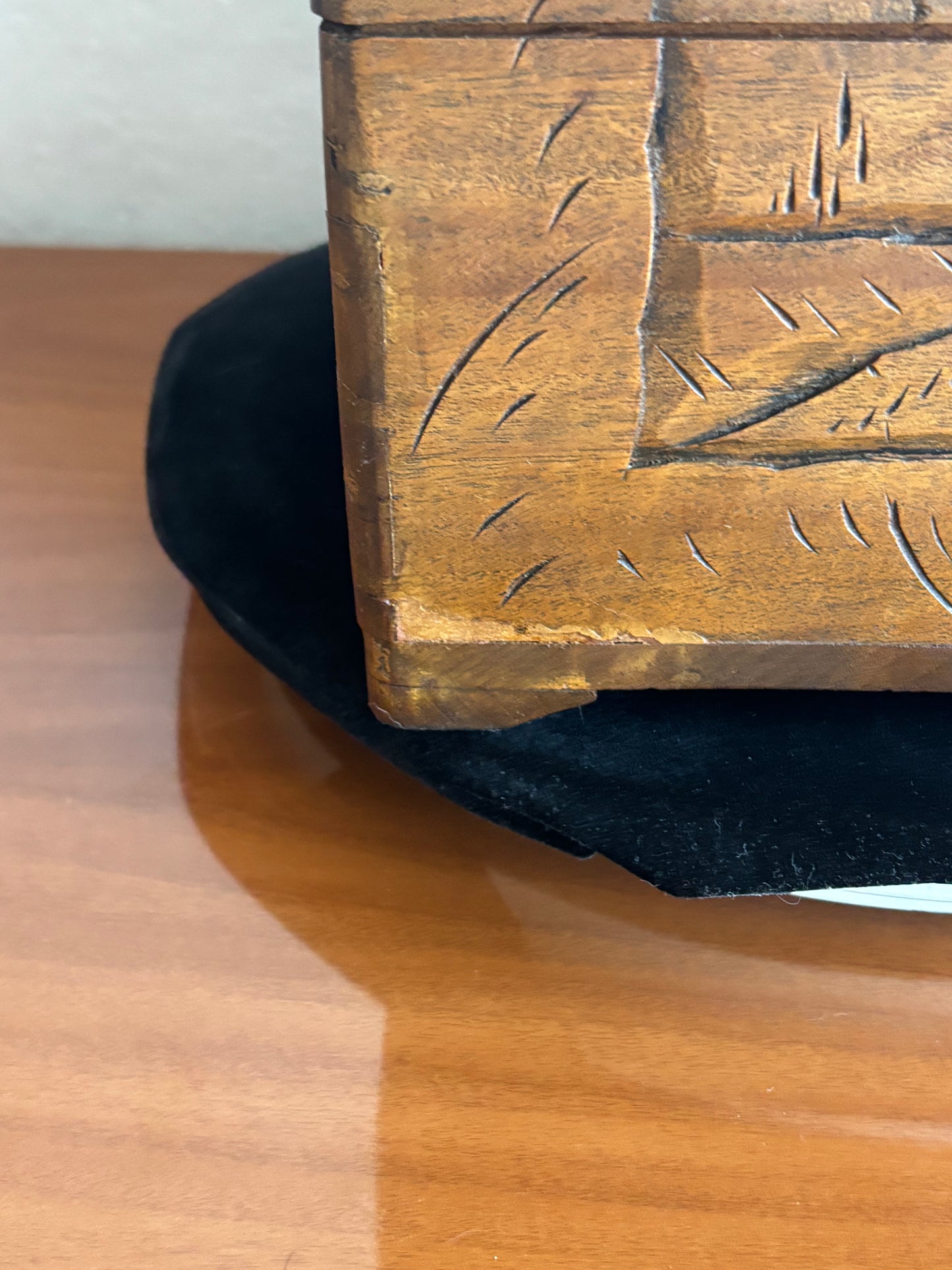 Scatola Cinese in Legno Intagliato