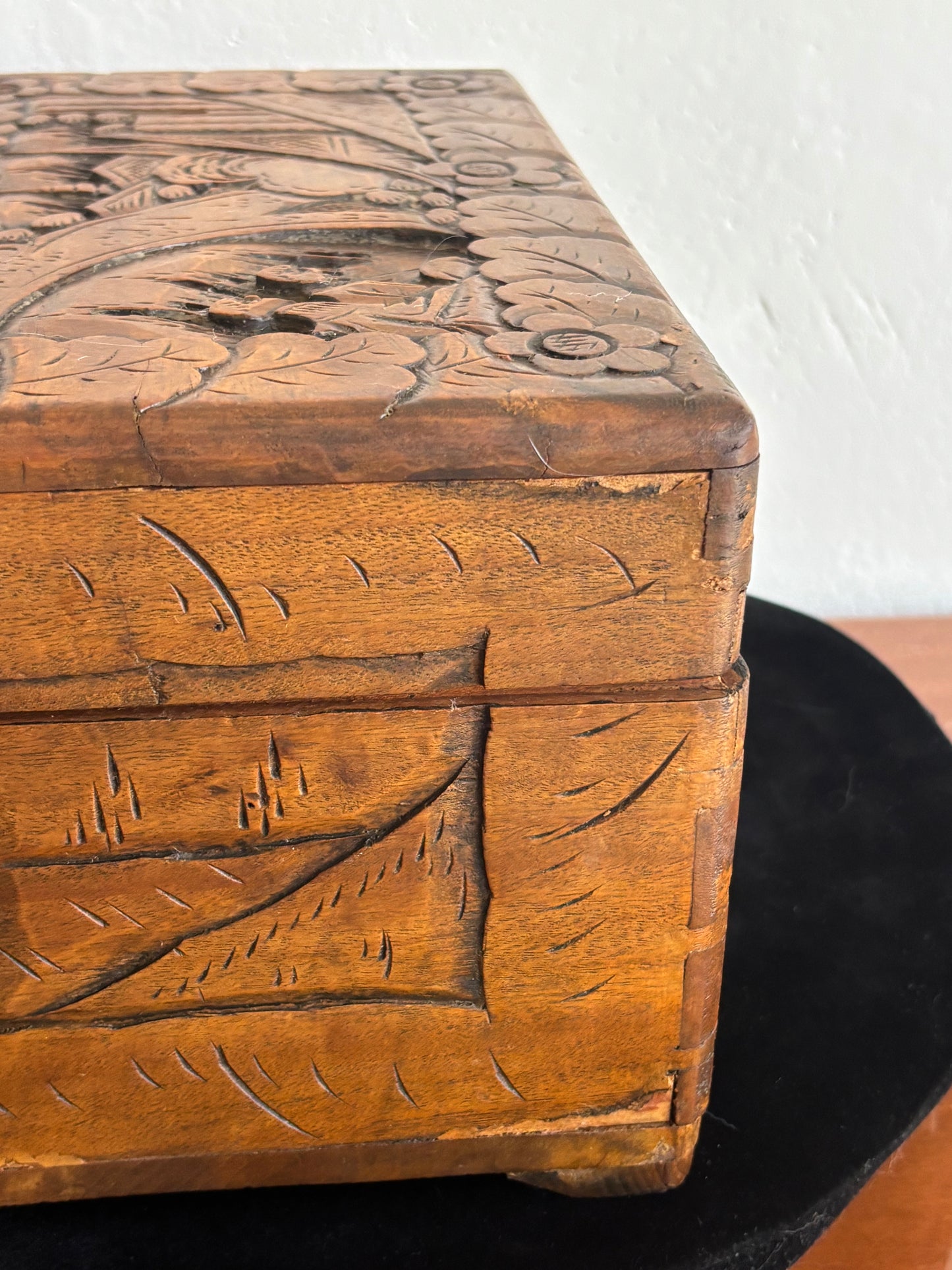 Scatola Cinese in Legno Intagliato