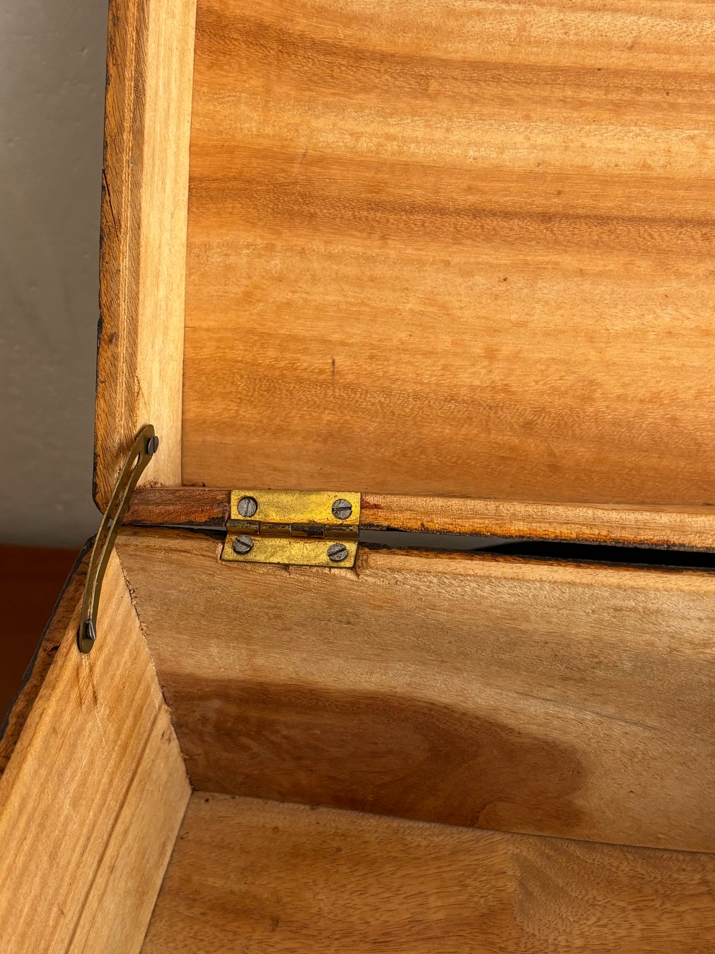 Scatola Cinese in Legno Intagliato