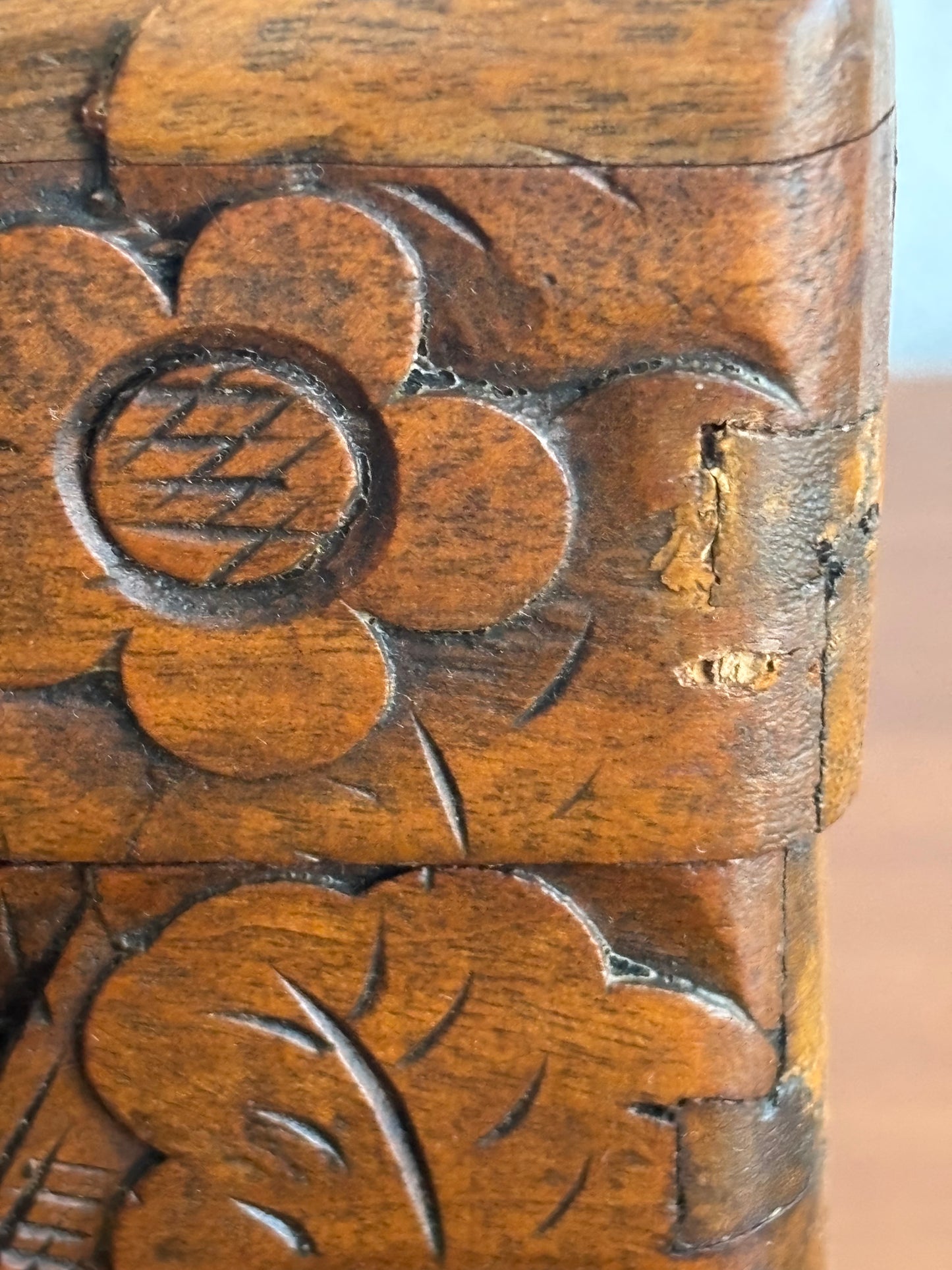 Scatola Cinese in Legno Intagliato