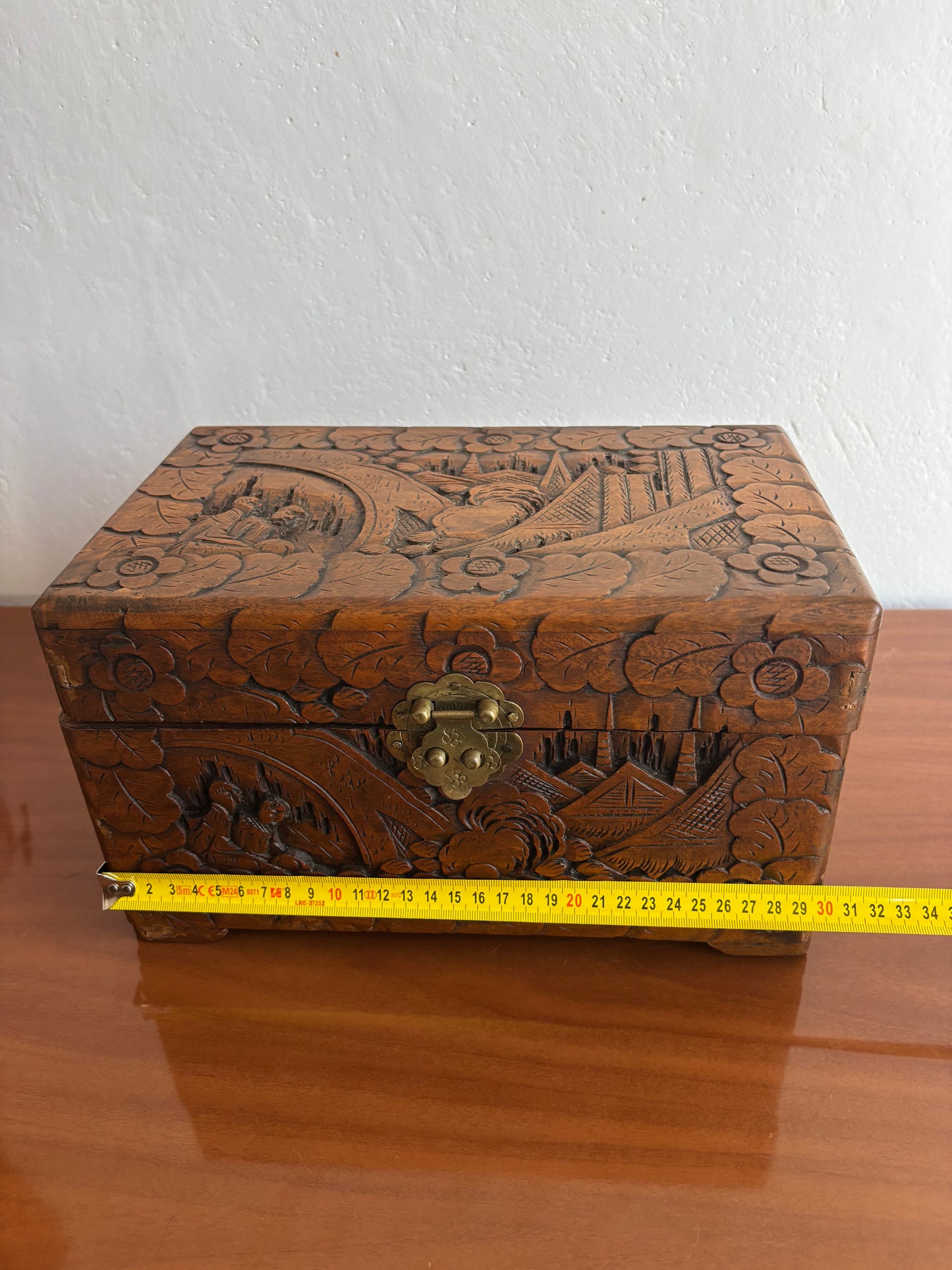 Scatola Cinese in Legno Intagliato