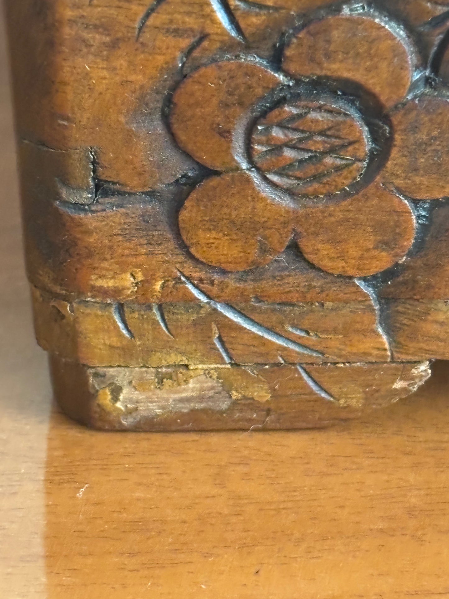 Scatola Cinese in Legno Intagliato