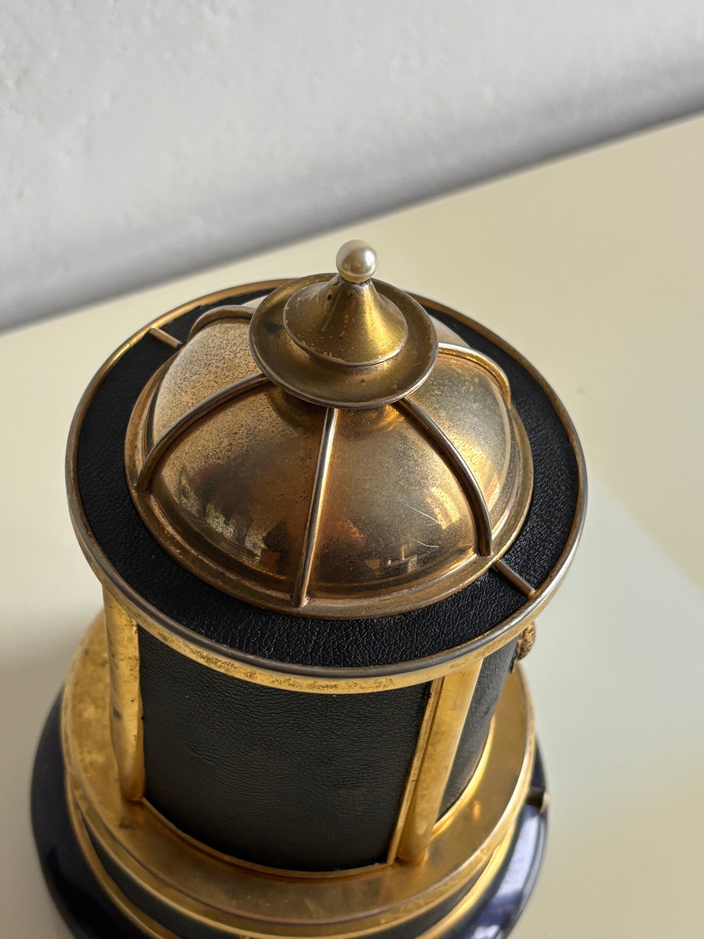 Portasigarette vintage con carillon in metallo e pelle sintetica sostituita, funzionante e restaurato