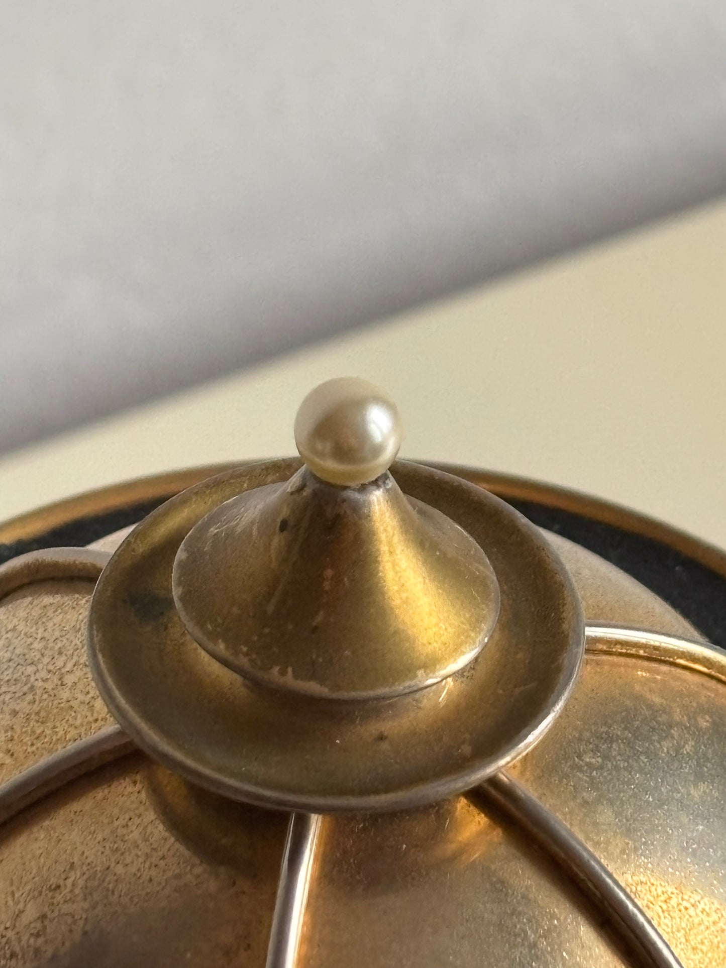Portasigarette vintage con carillon in metallo e pelle sintetica sostituita, funzionante e restaurato