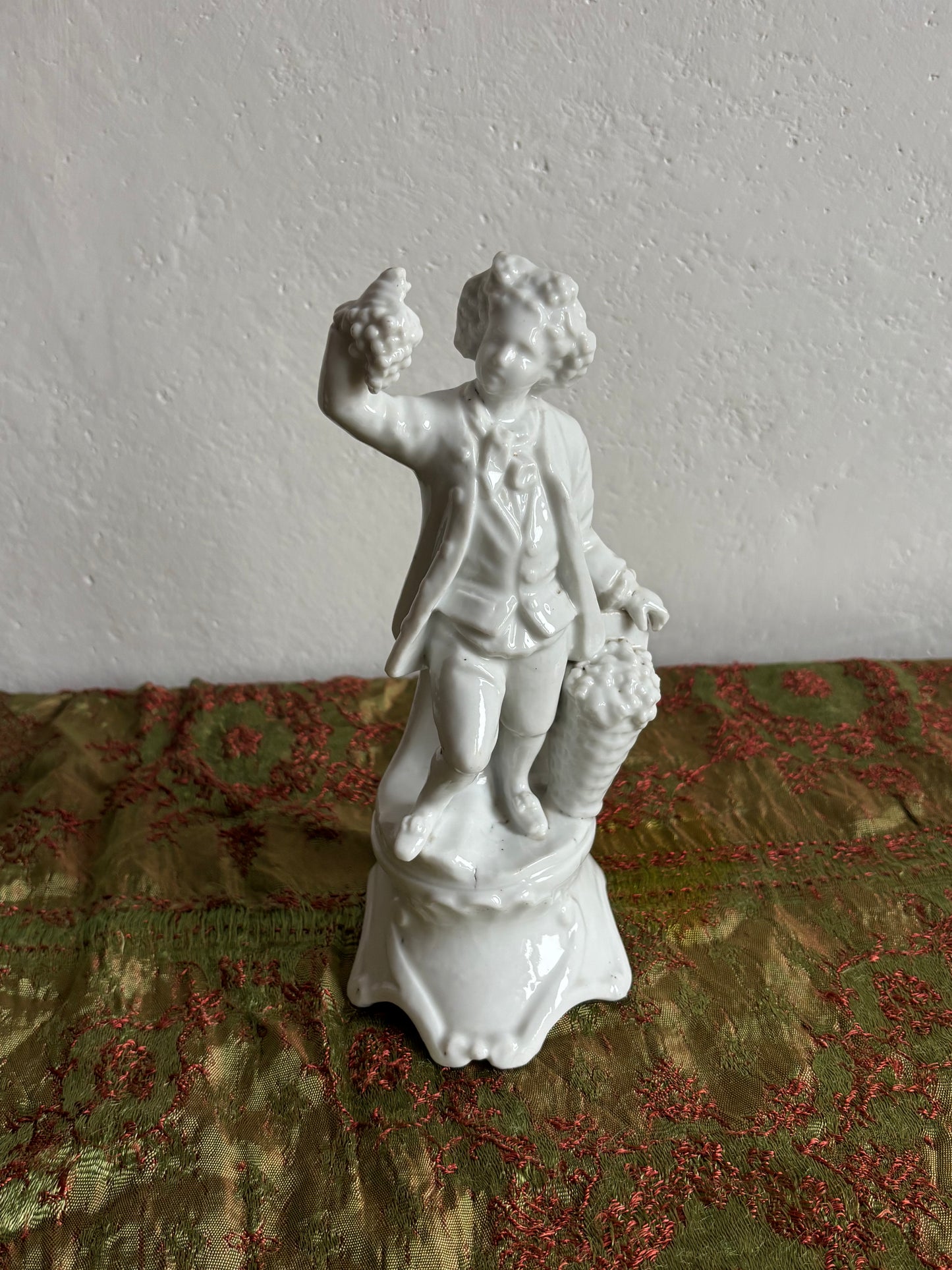 White ceramic pen holder, possible European production, 19th century