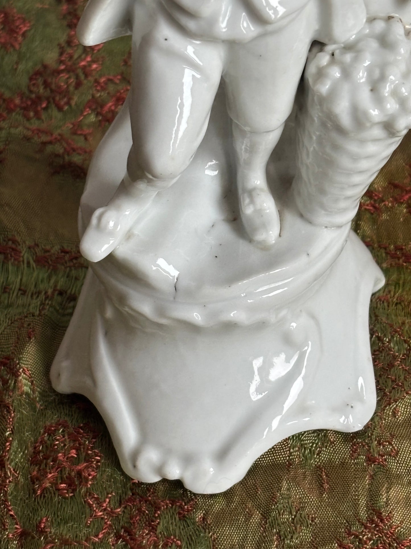 White ceramic pen holder, possible European production, 19th century