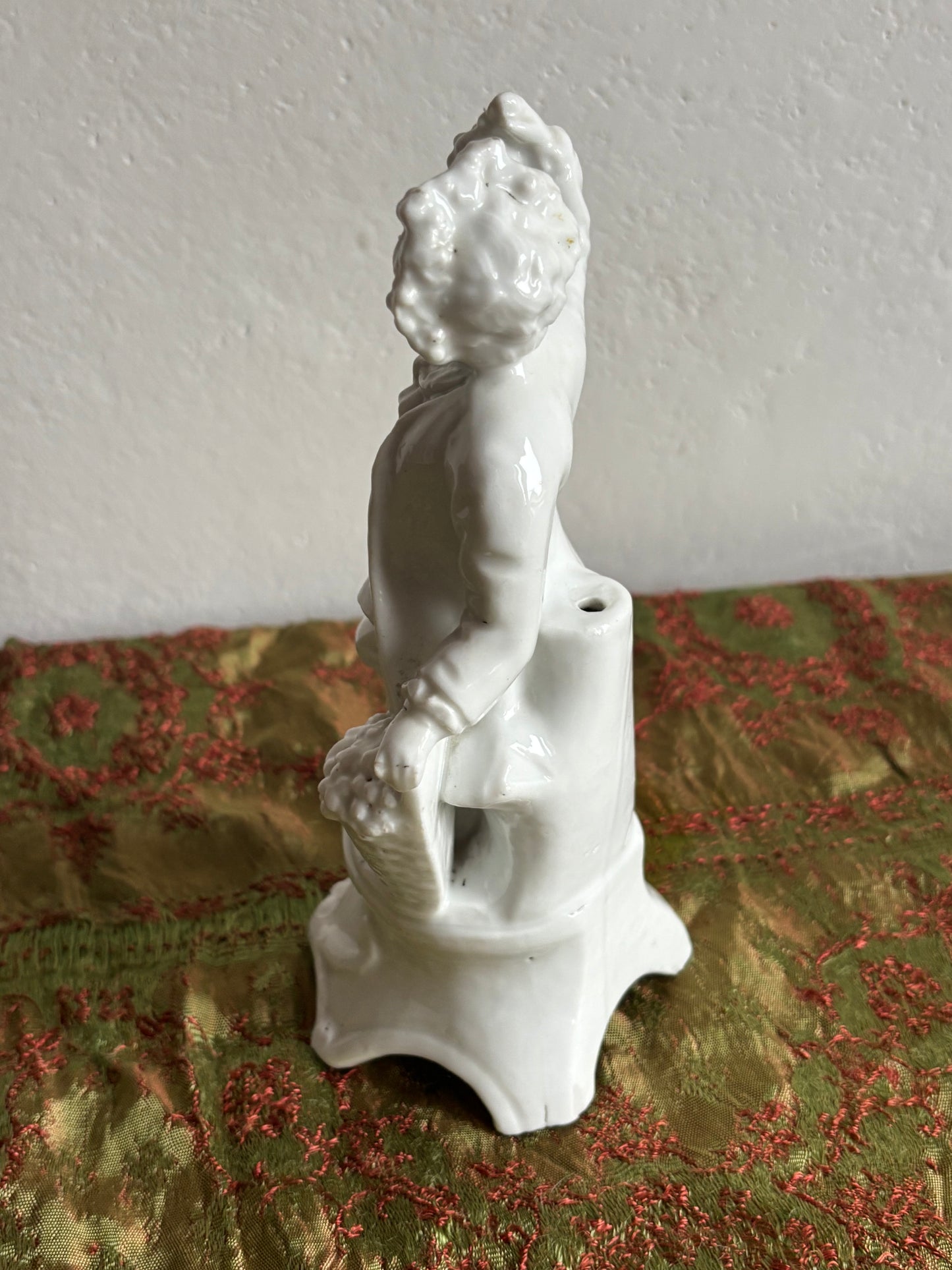 White ceramic pen holder, possible European production, 19th century