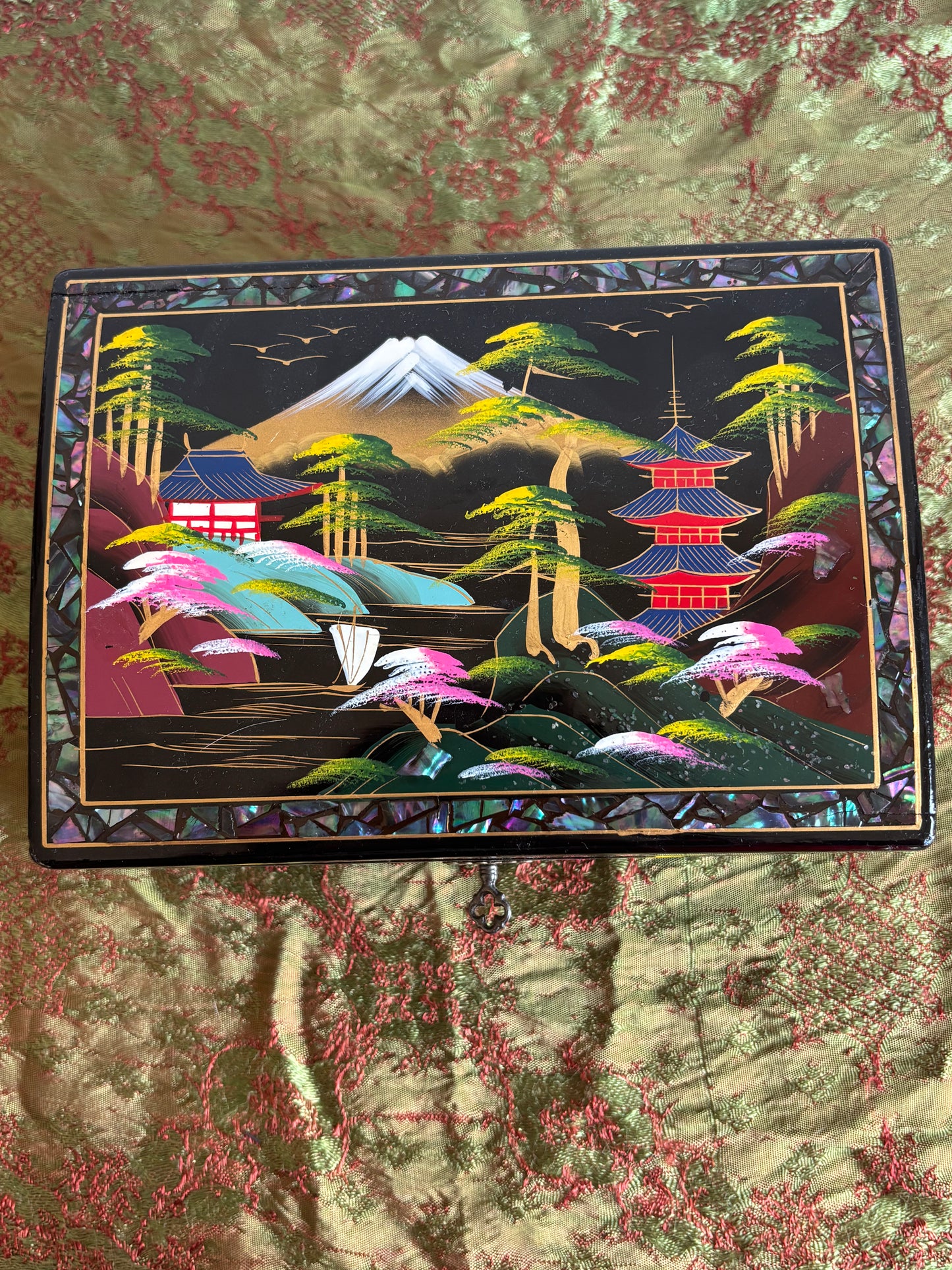 Vintage Japanisches Spieluhr mit Tänzerpaar und traditionellem Landschaftsmotiv