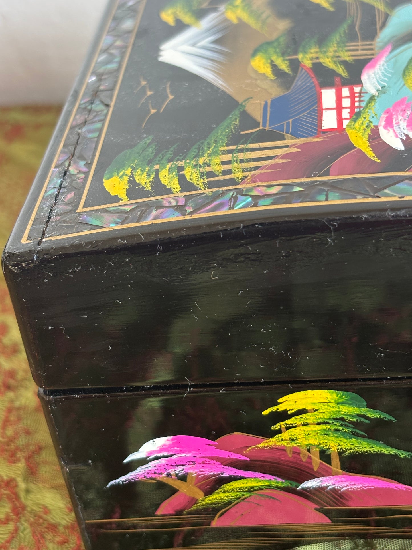 Vintage Japanisches Spieluhr mit Tänzerpaar und traditionellem Landschaftsmotiv