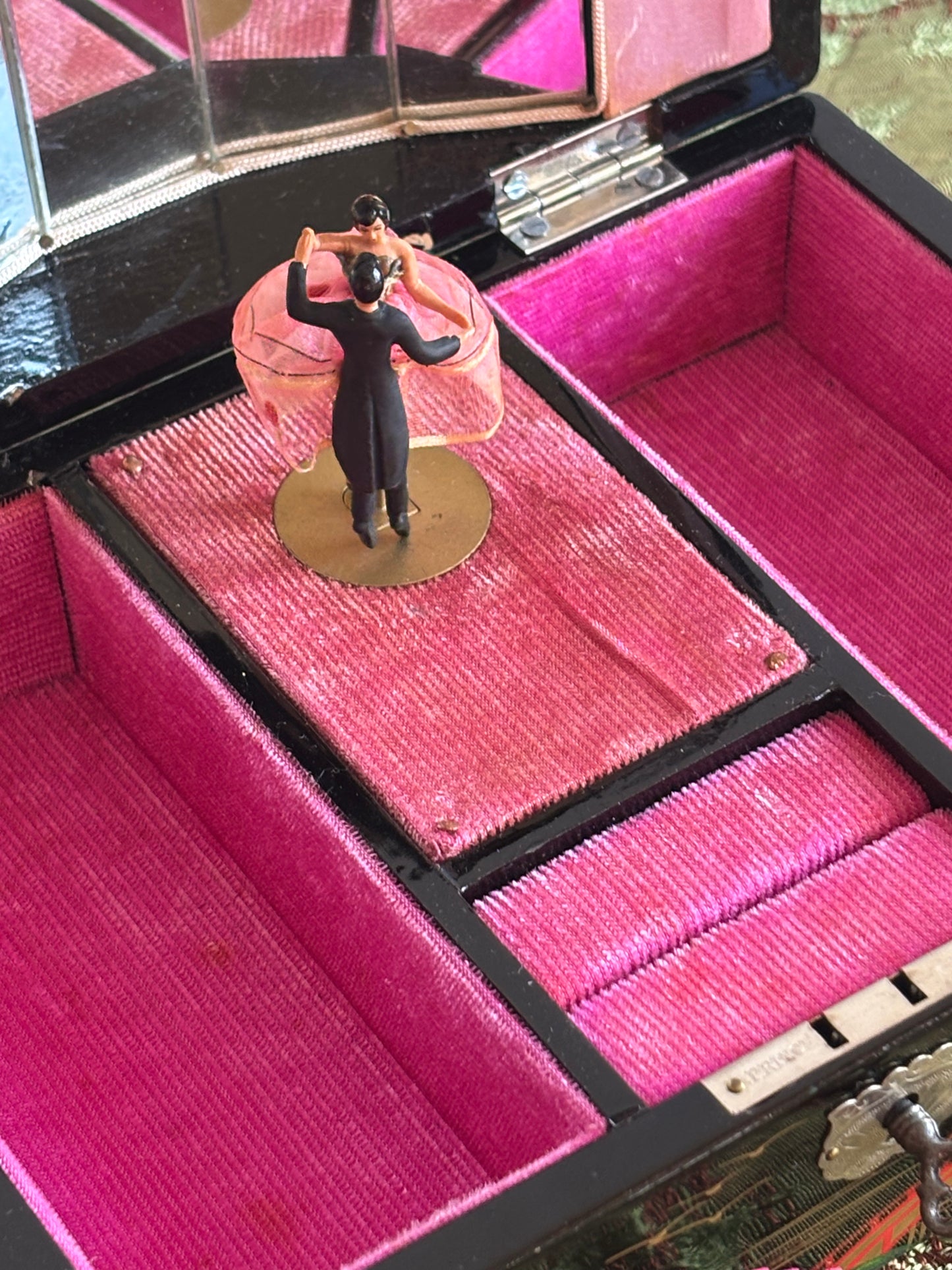 Vintage Japanisches Spieluhr mit Tänzerpaar und traditionellem Landschaftsmotiv