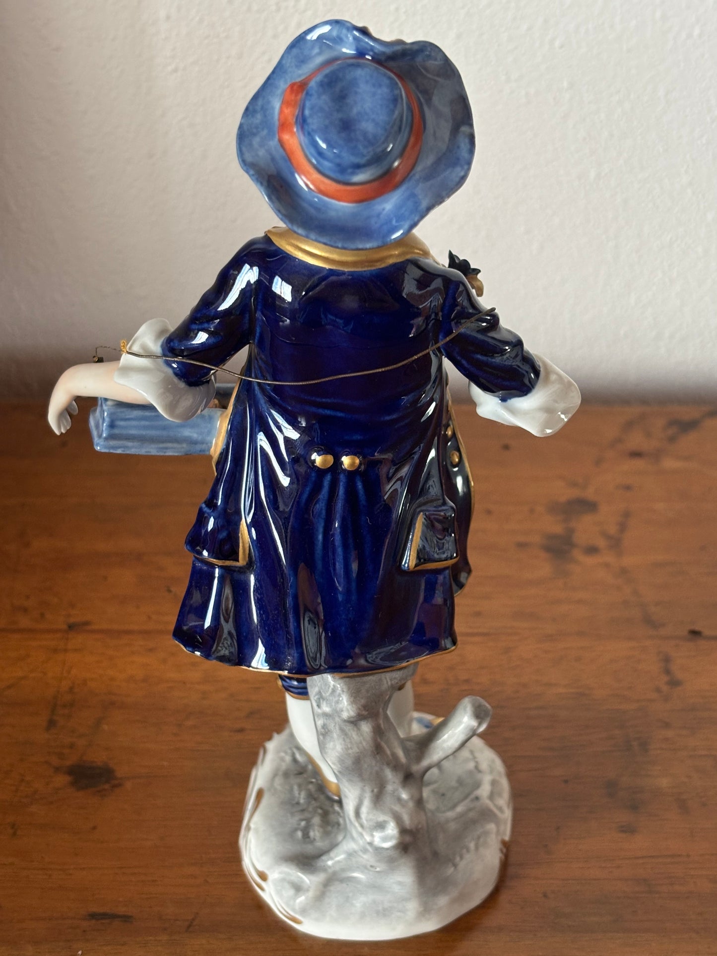 Elegante figurina in ceramica Volkstedt