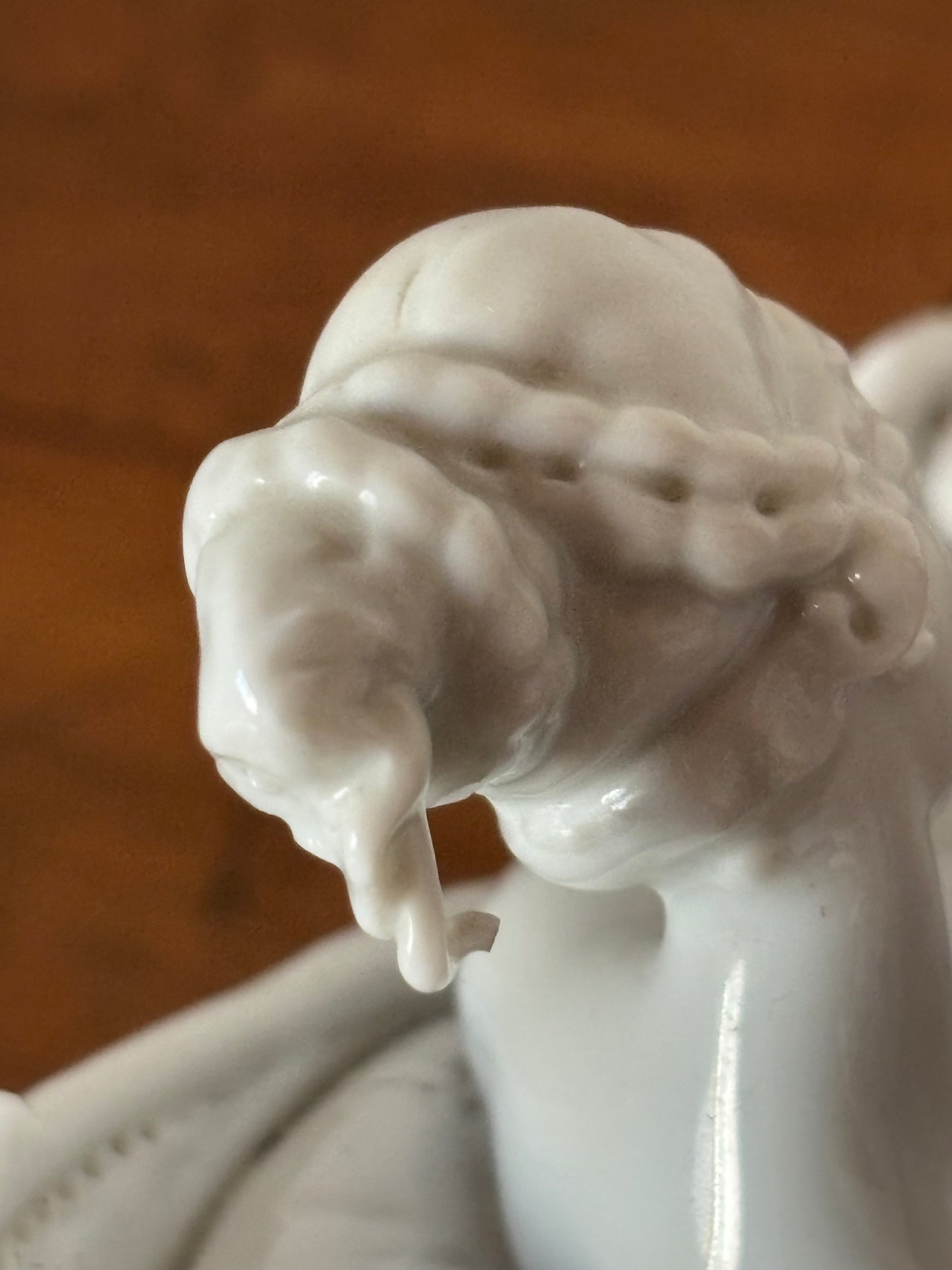 Statuetta Liberty in Ceramica – Grazia Eterea e Fascino Senza Tempo