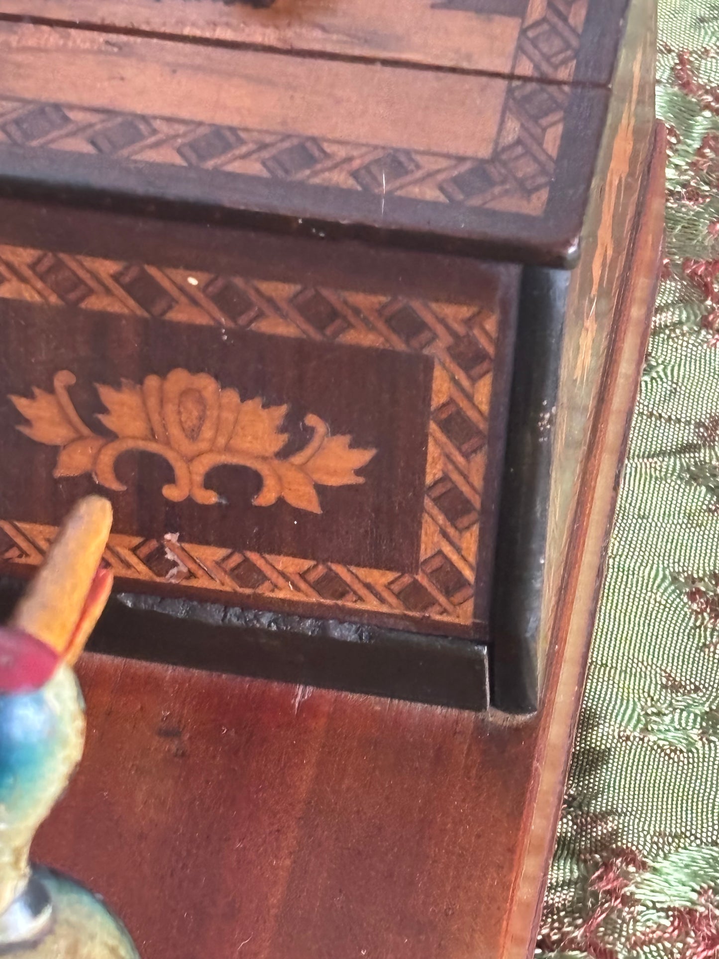 Vintage Wooden Cigarette Holder with Restored Bird – Fully Functional Manual Opening