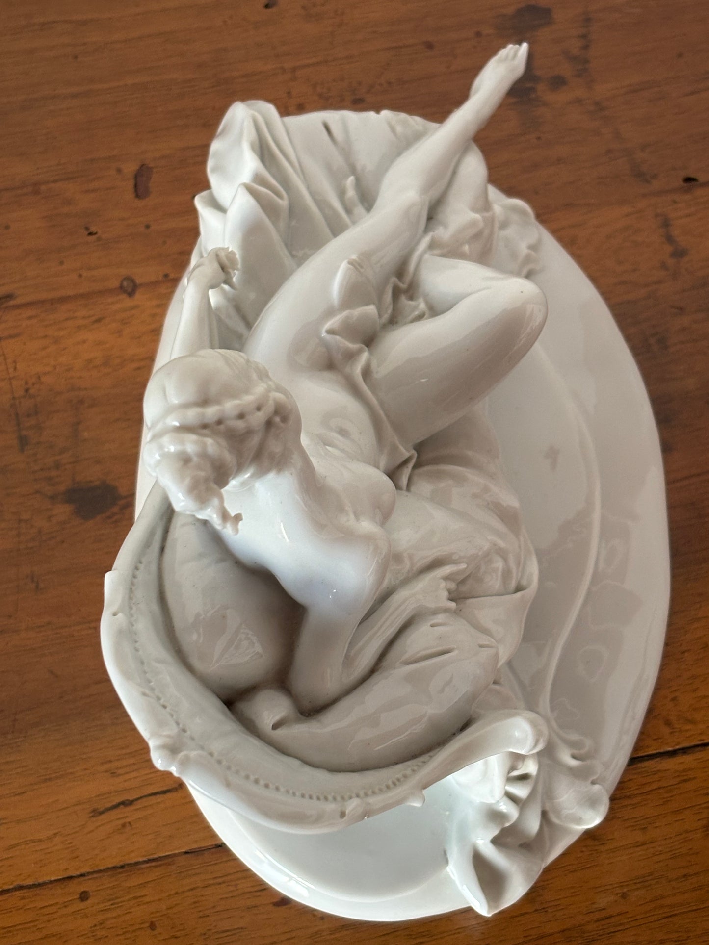 Statuetta Liberty in Ceramica – Grazia Eterea e Fascino Senza Tempo