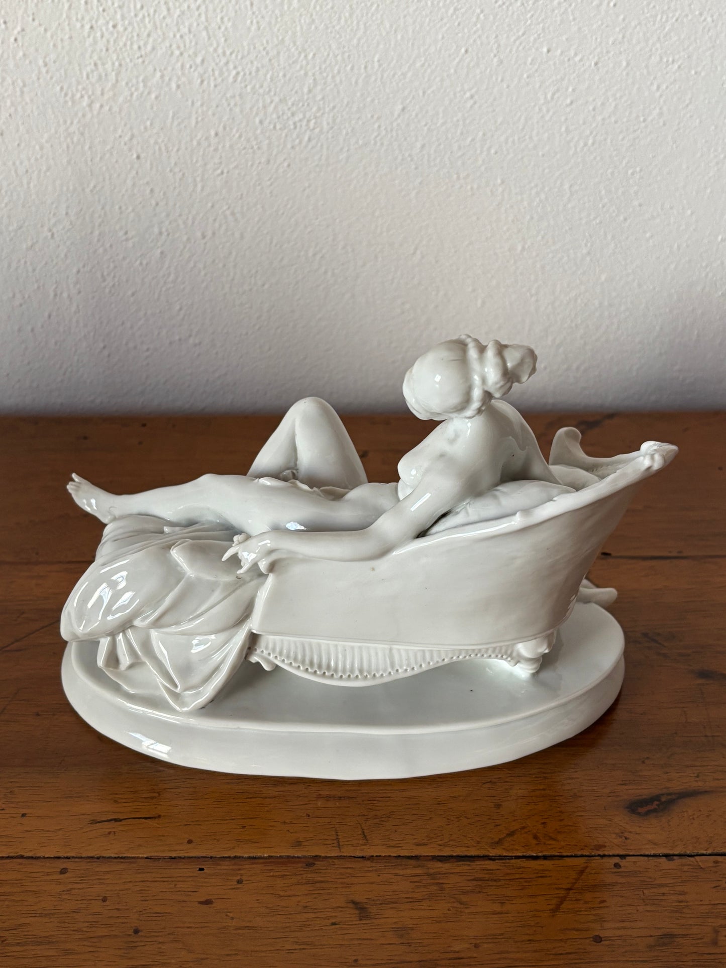 Statuetta Liberty in Ceramica – Grazia Eterea e Fascino Senza Tempo