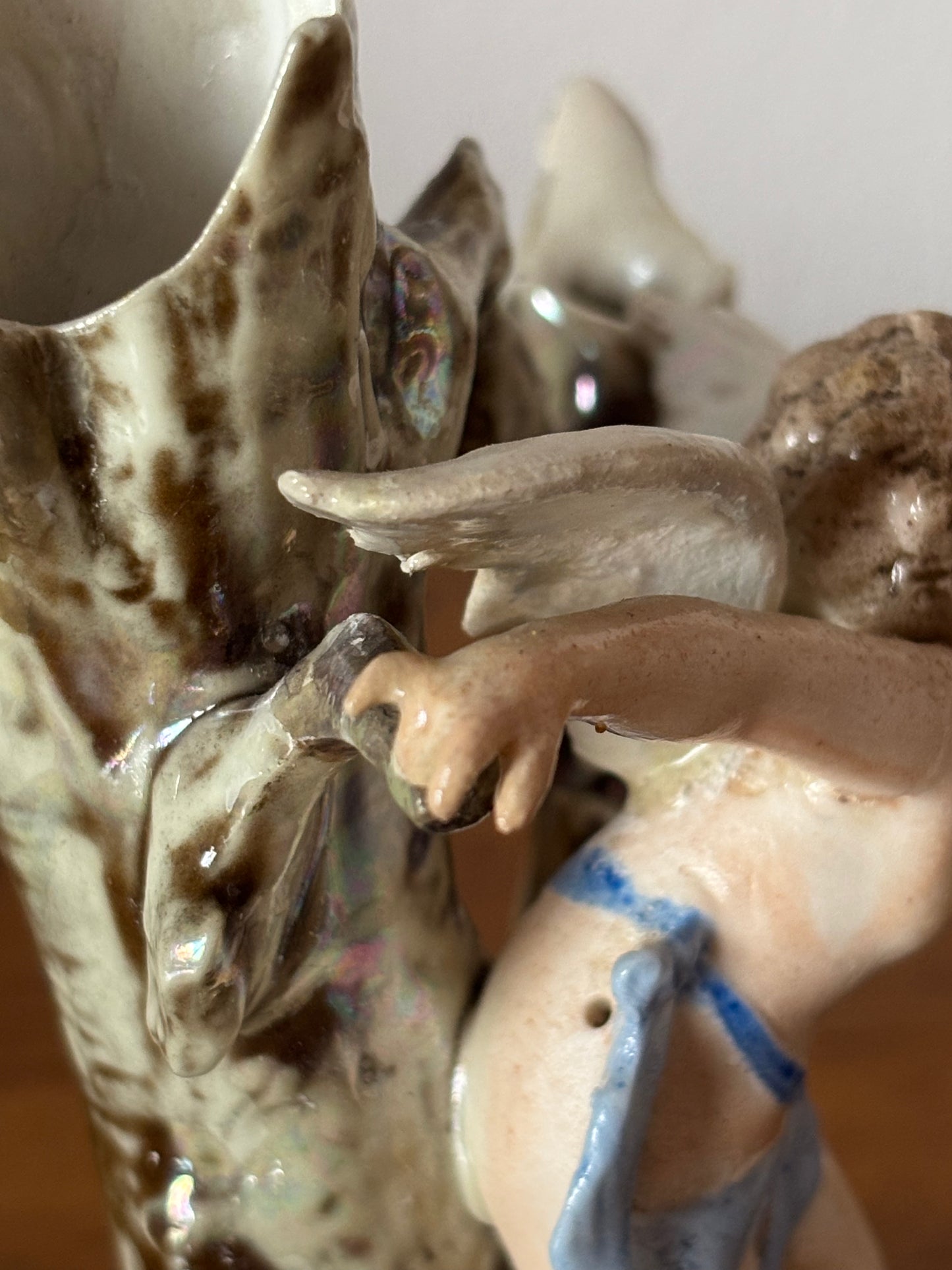 Vasetto Porta Boccioli in Ceramica con Putto
