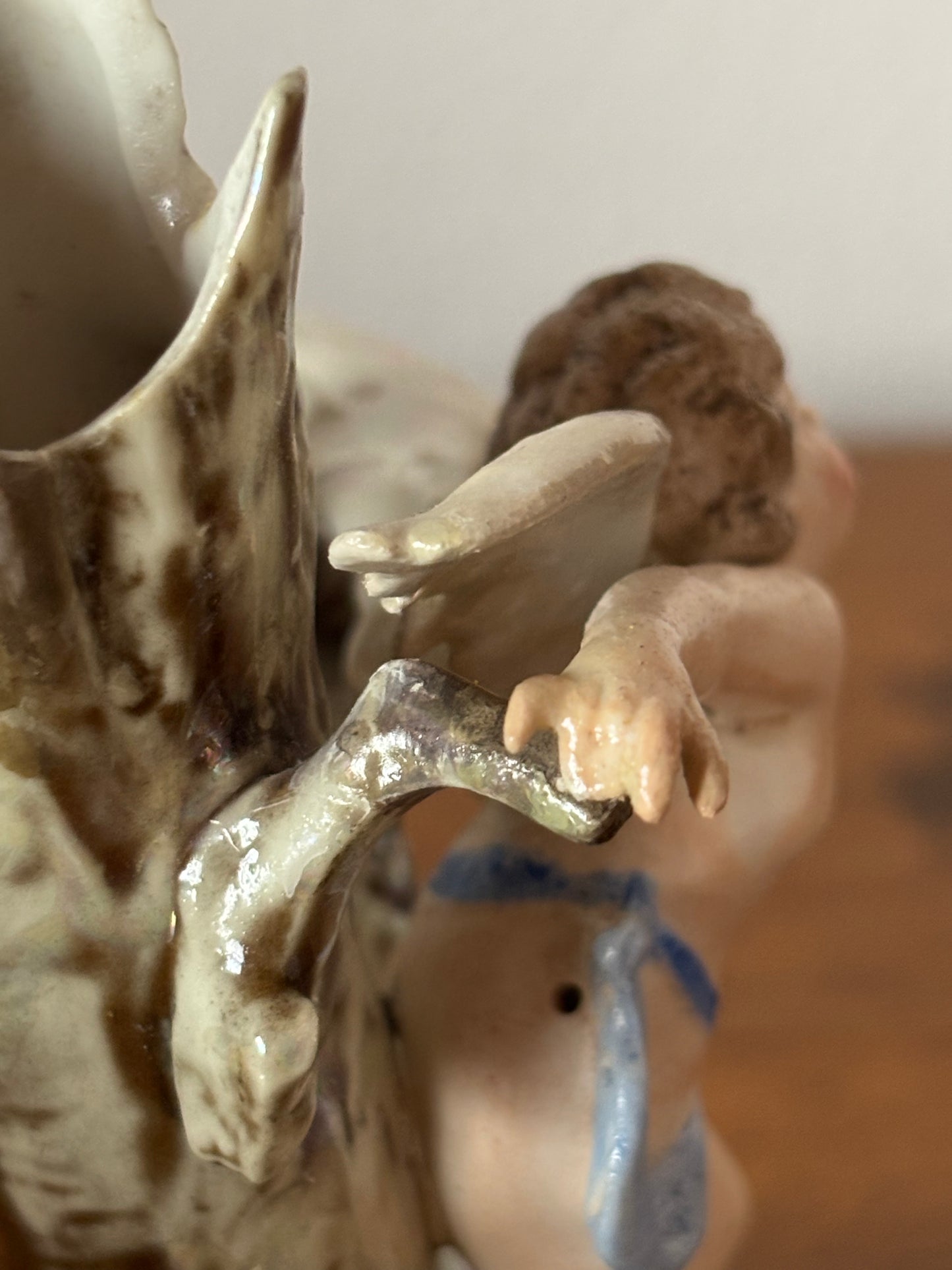 Vasetto Porta Boccioli in Ceramica con Putto
