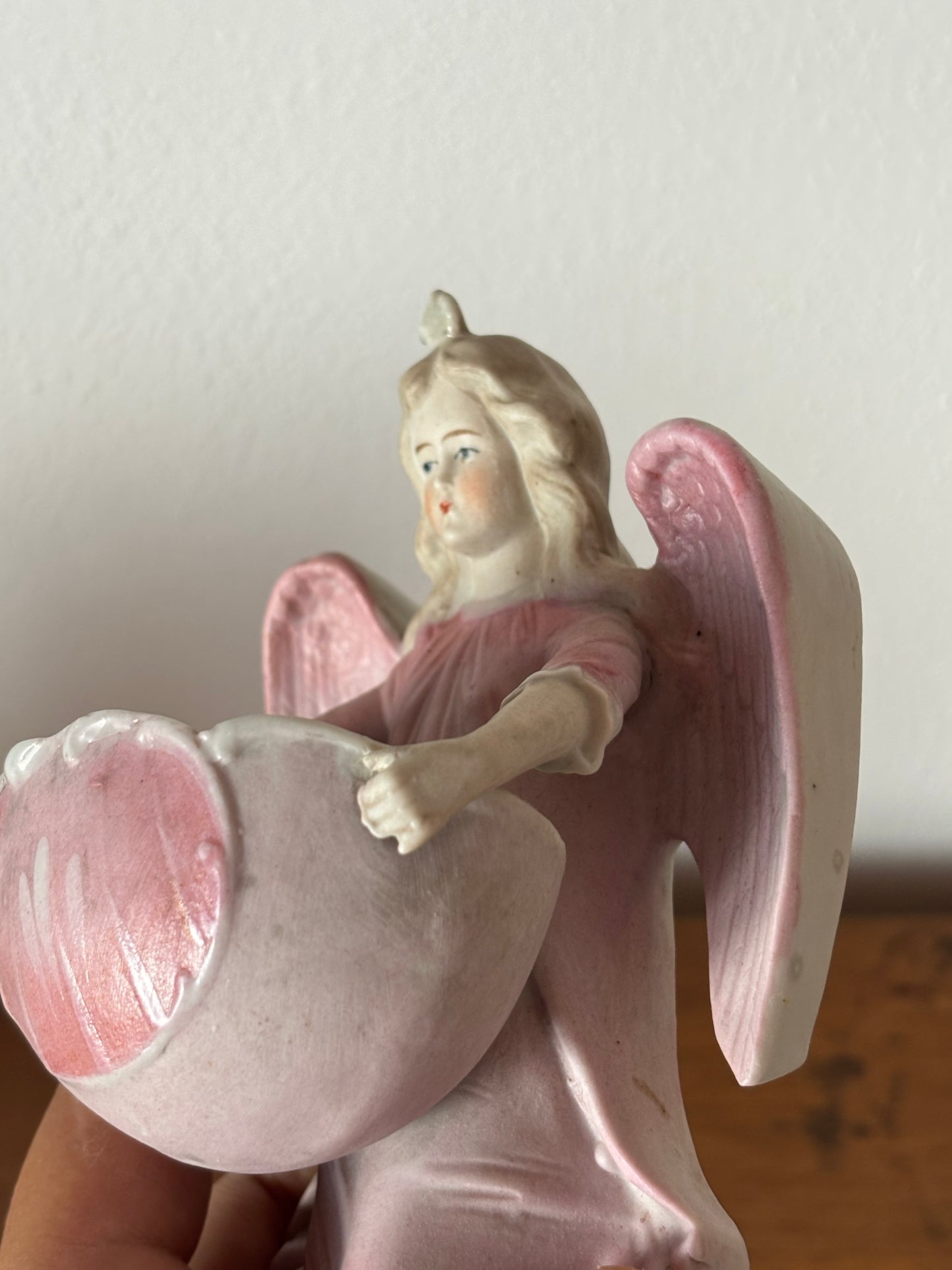 Acquasantiera in ceramica – Angelo in stile classico decorativo