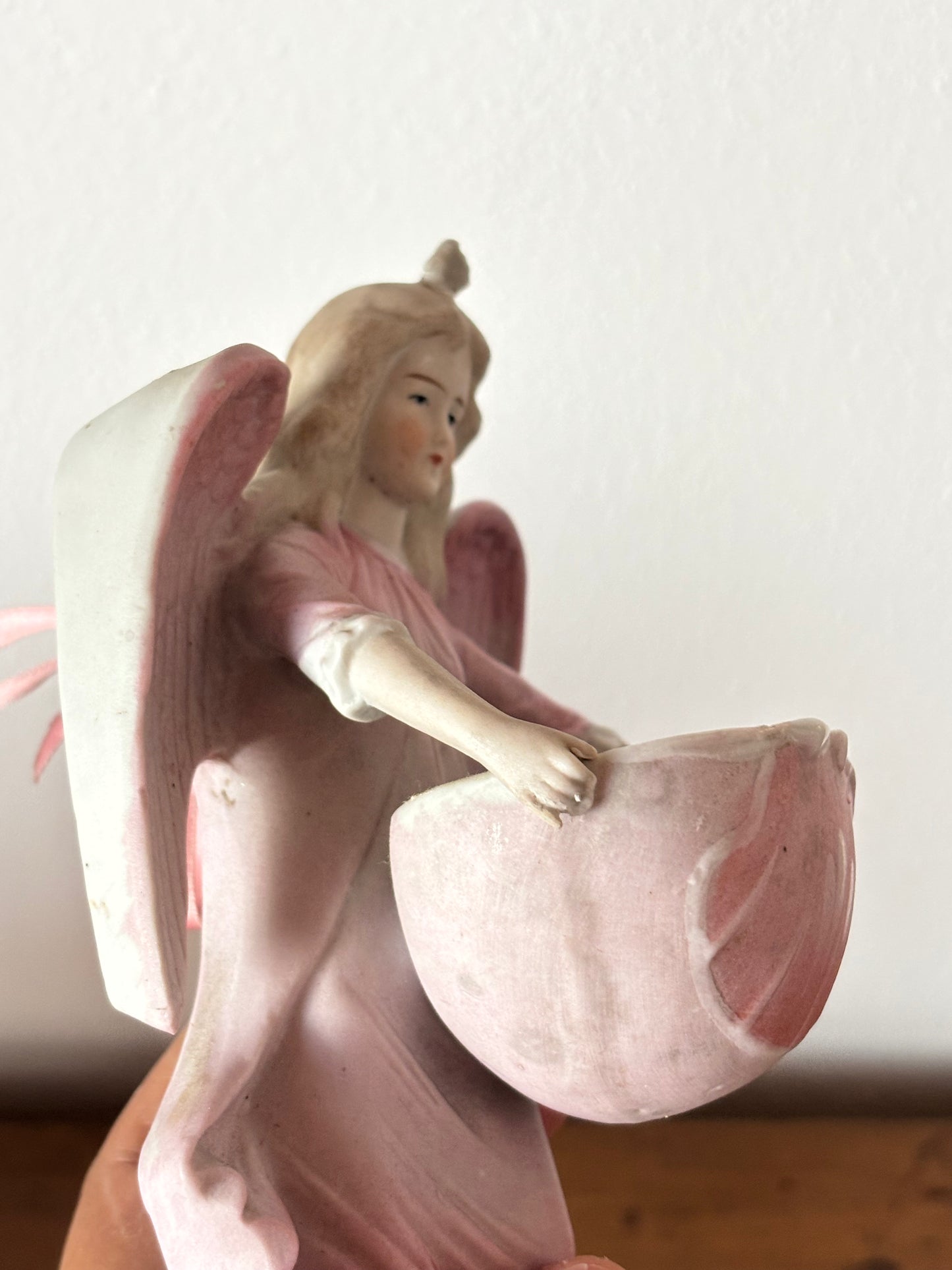 Acquasantiera in ceramica – Angelo in stile classico decorativo