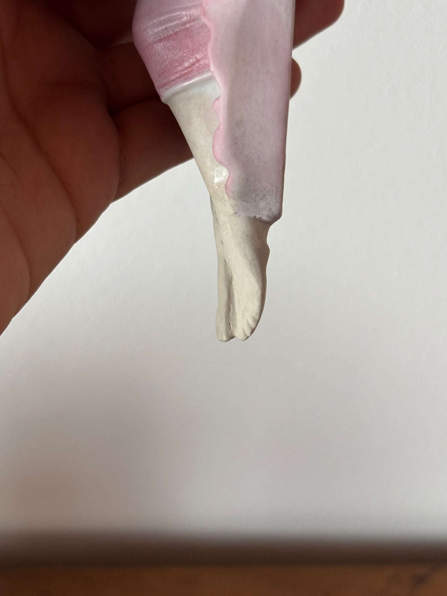 Acquasantiera in ceramica – Angelo in stile classico decorativo
