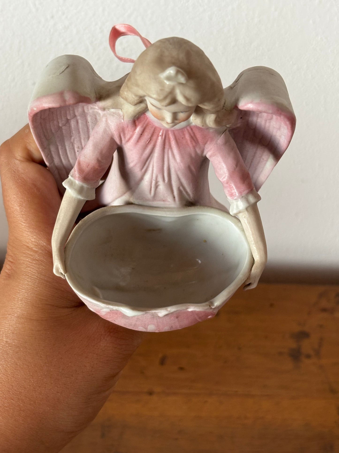 Acquasantiera in ceramica – Angelo in stile classico decorativo
