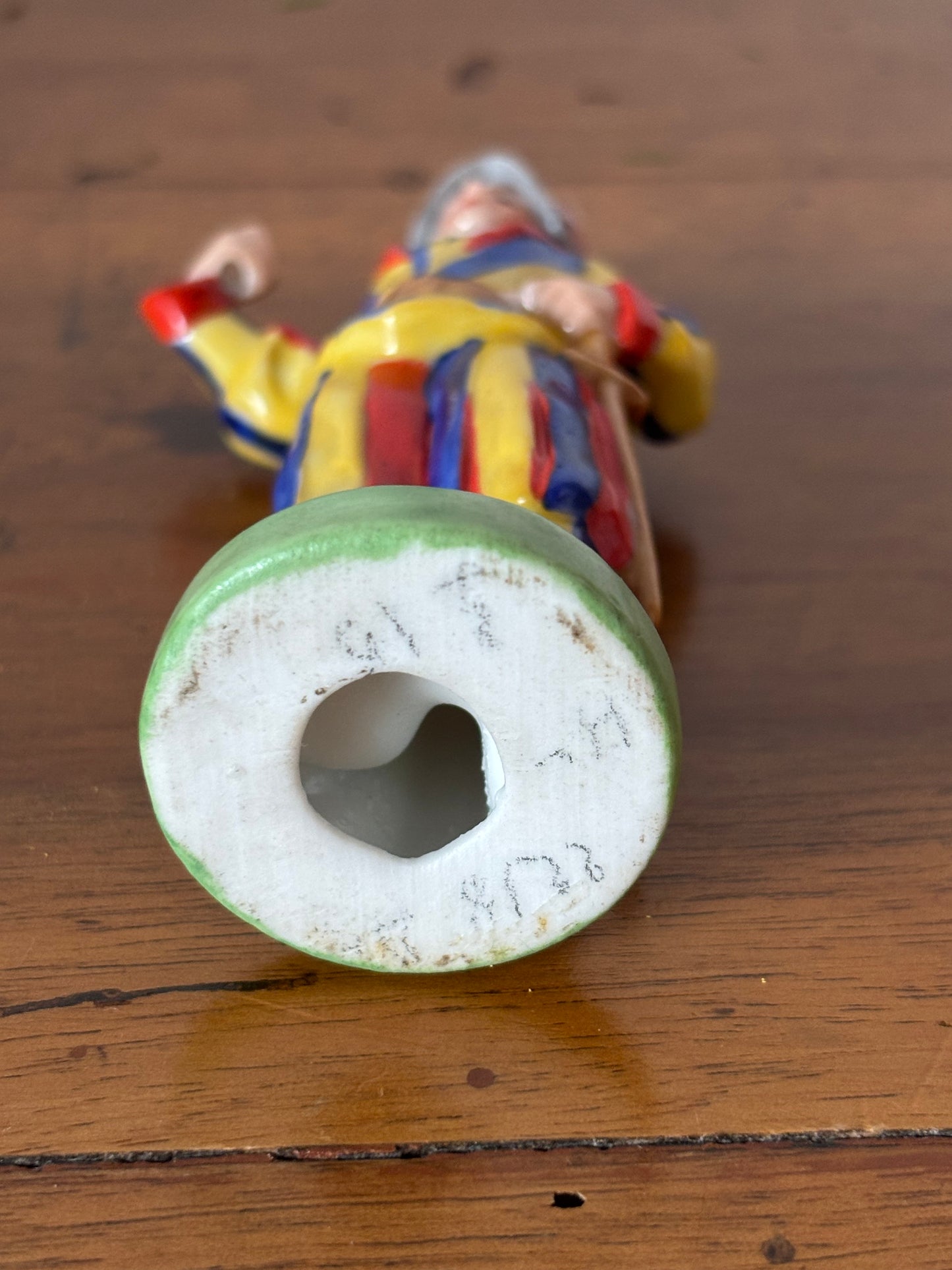 Statuetta in Ceramica Guardia Svizzera – Oggetto Decorativo Vintage in Ottime Condizioni