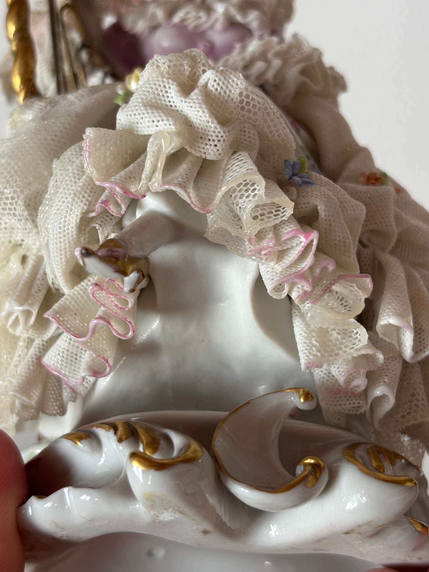 Ginori-Spitzenporzellanfigur mit Harfe
