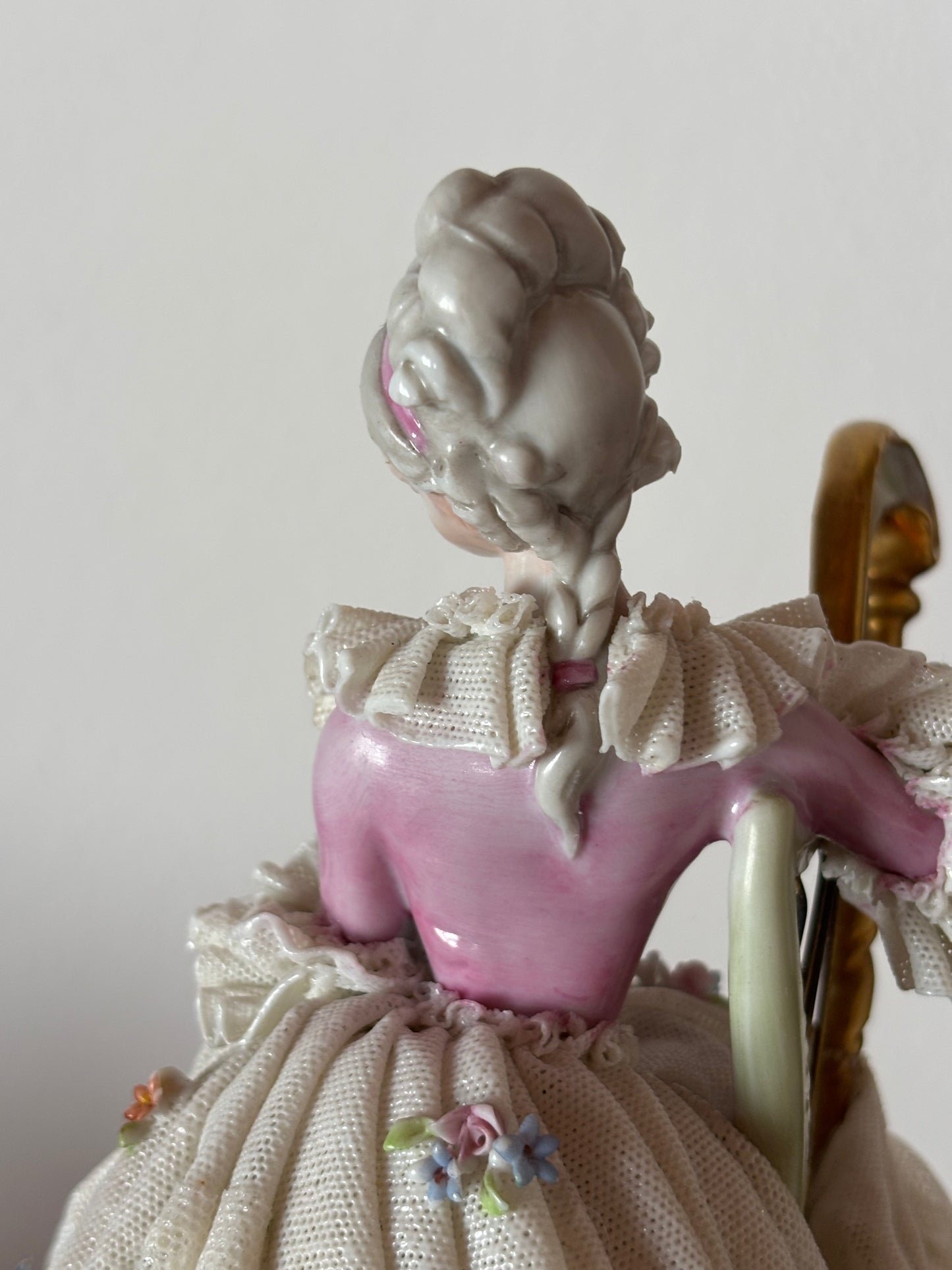 Ginori-Spitzenporzellanfigur mit Harfe