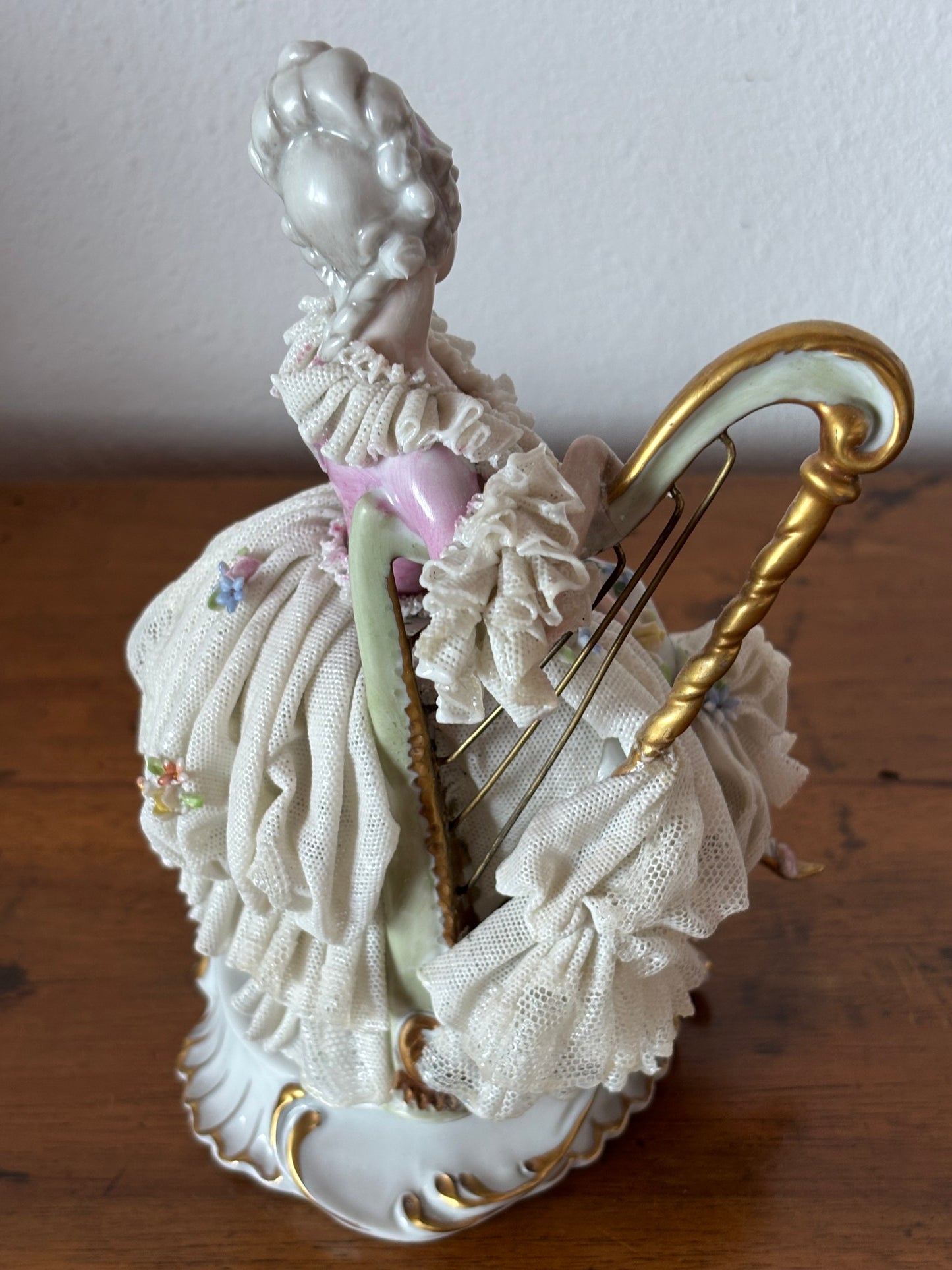 Ginori-Spitzenporzellanfigur mit Harfe
