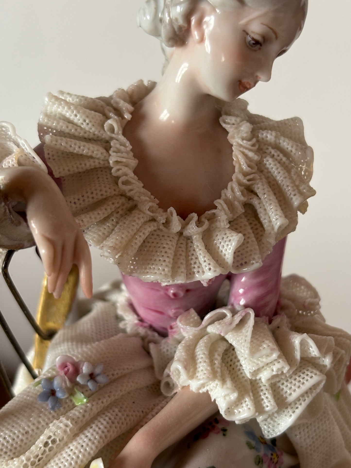 Ginori-Spitzenporzellanfigur mit Harfe