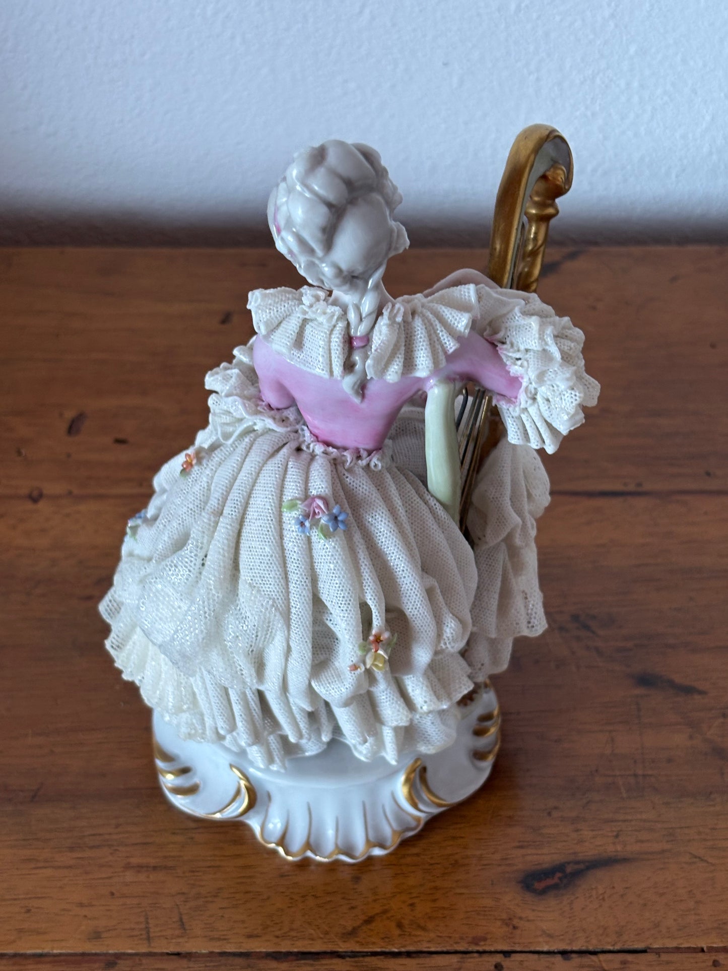 Ginori-Spitzenporzellanfigur mit Harfe