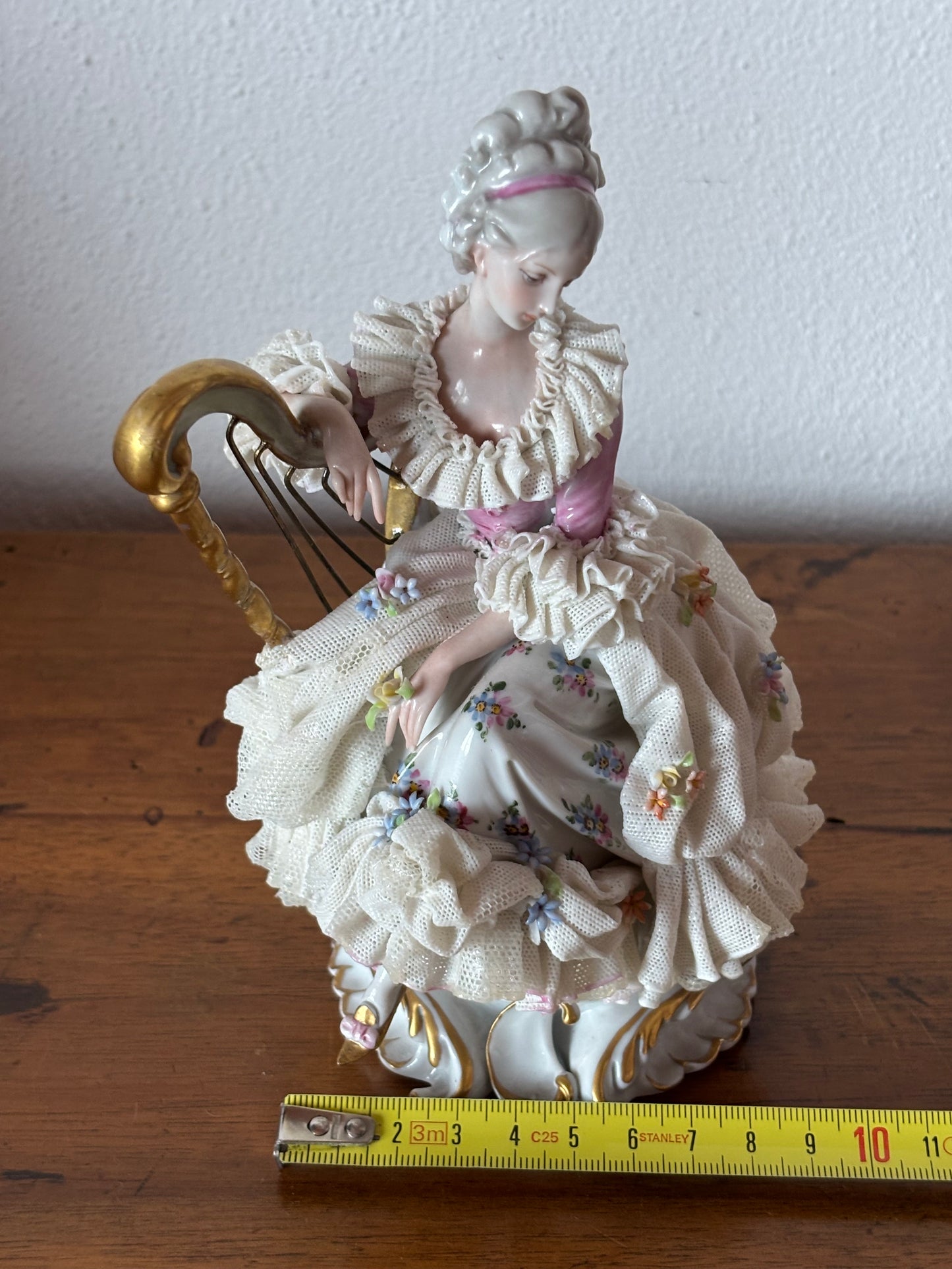 Ginori-Spitzenporzellanfigur mit Harfe