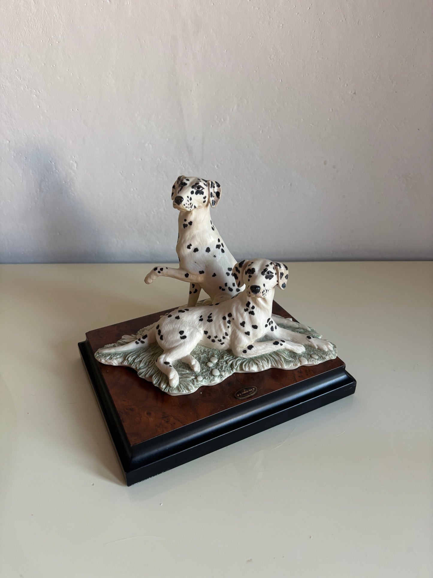 Giuseppe Armani „Dalmatians“ – Porzellanfigur, signiert, mit Originalsockel, restauriert