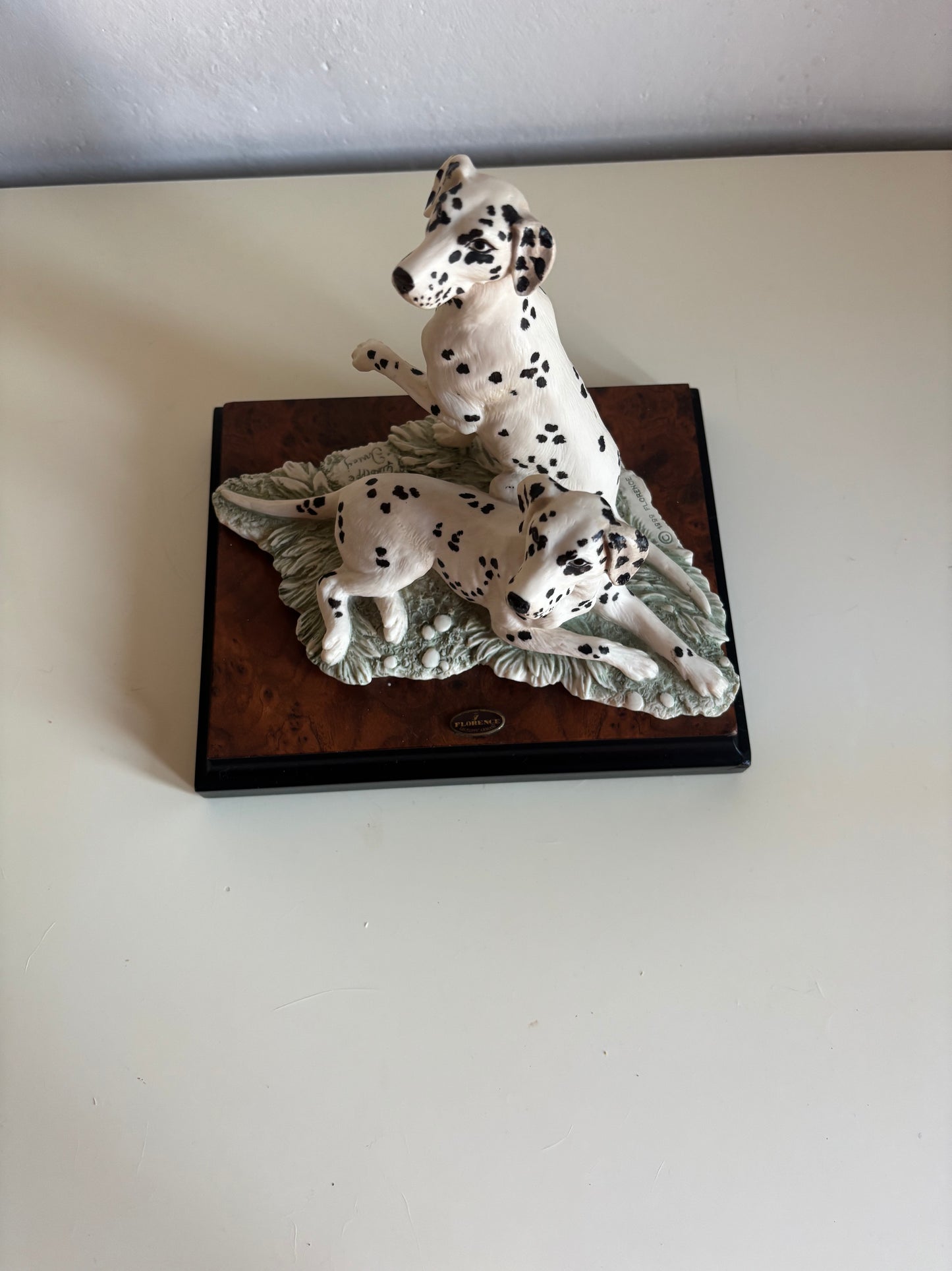 Giuseppe Armani „Dalmatians“ – Porzellanfigur, signiert, mit Originalsockel, restauriert