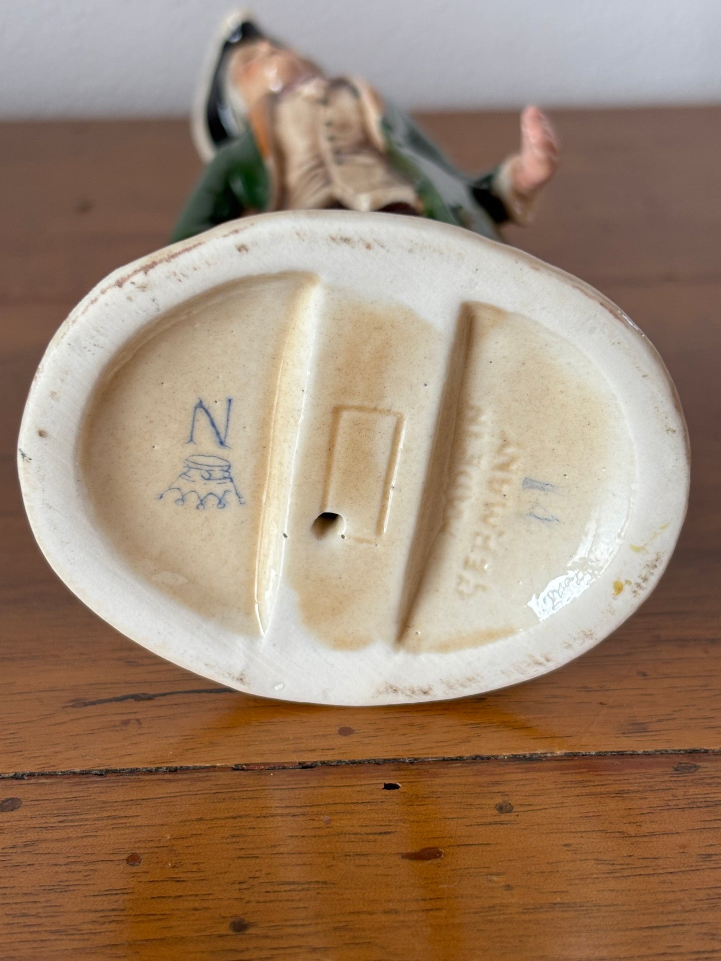 Statuetta in Ceramica del XX Secolo – Eleganza Vintage e Storia da Collezione