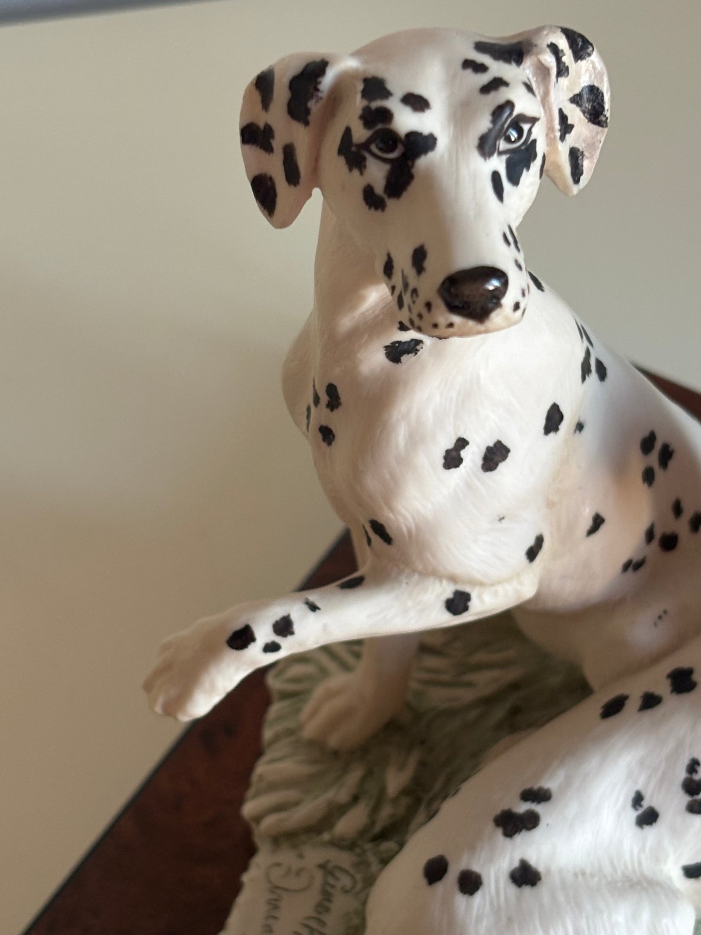 Giuseppe Armani „Dalmatians“ – Porzellanfigur, signiert, mit Originalsockel, restauriert