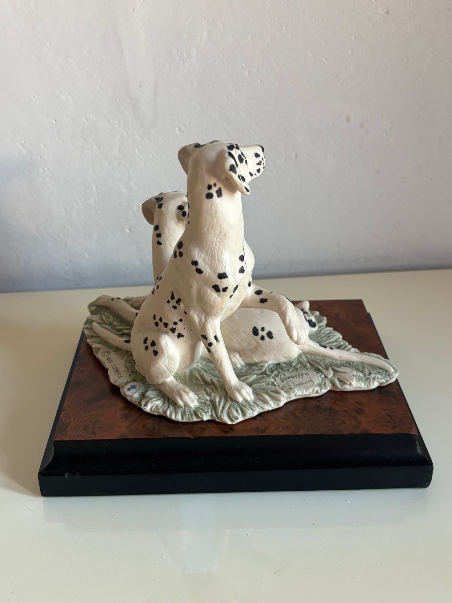 Giuseppe Armani „Dalmatians“ – Porzellanfigur, signiert, mit Originalsockel, restauriert